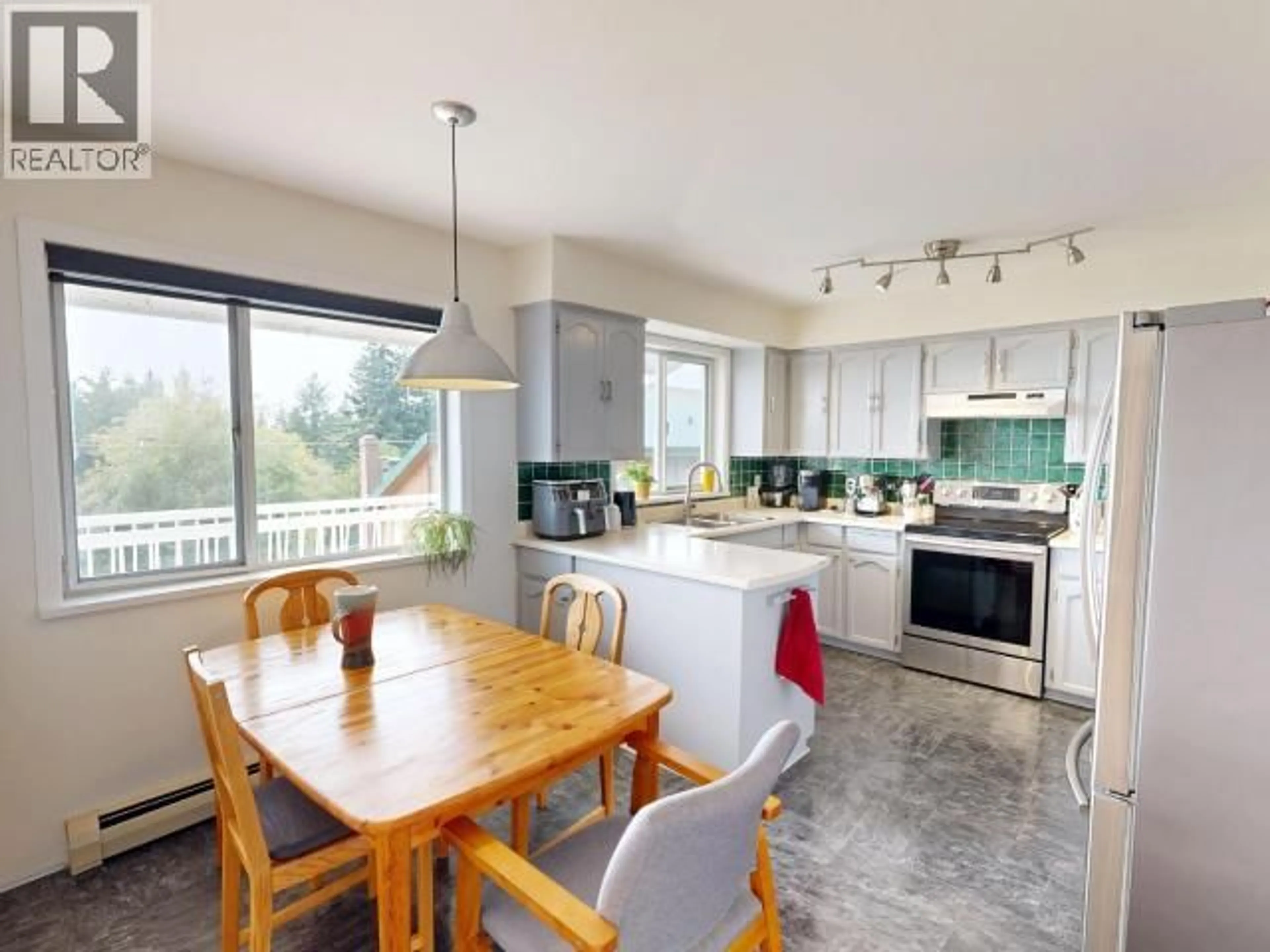 Open concept kitchen, unknown for 4511 FERNWOOD AVE, Powell River British Columbia V8A3L4