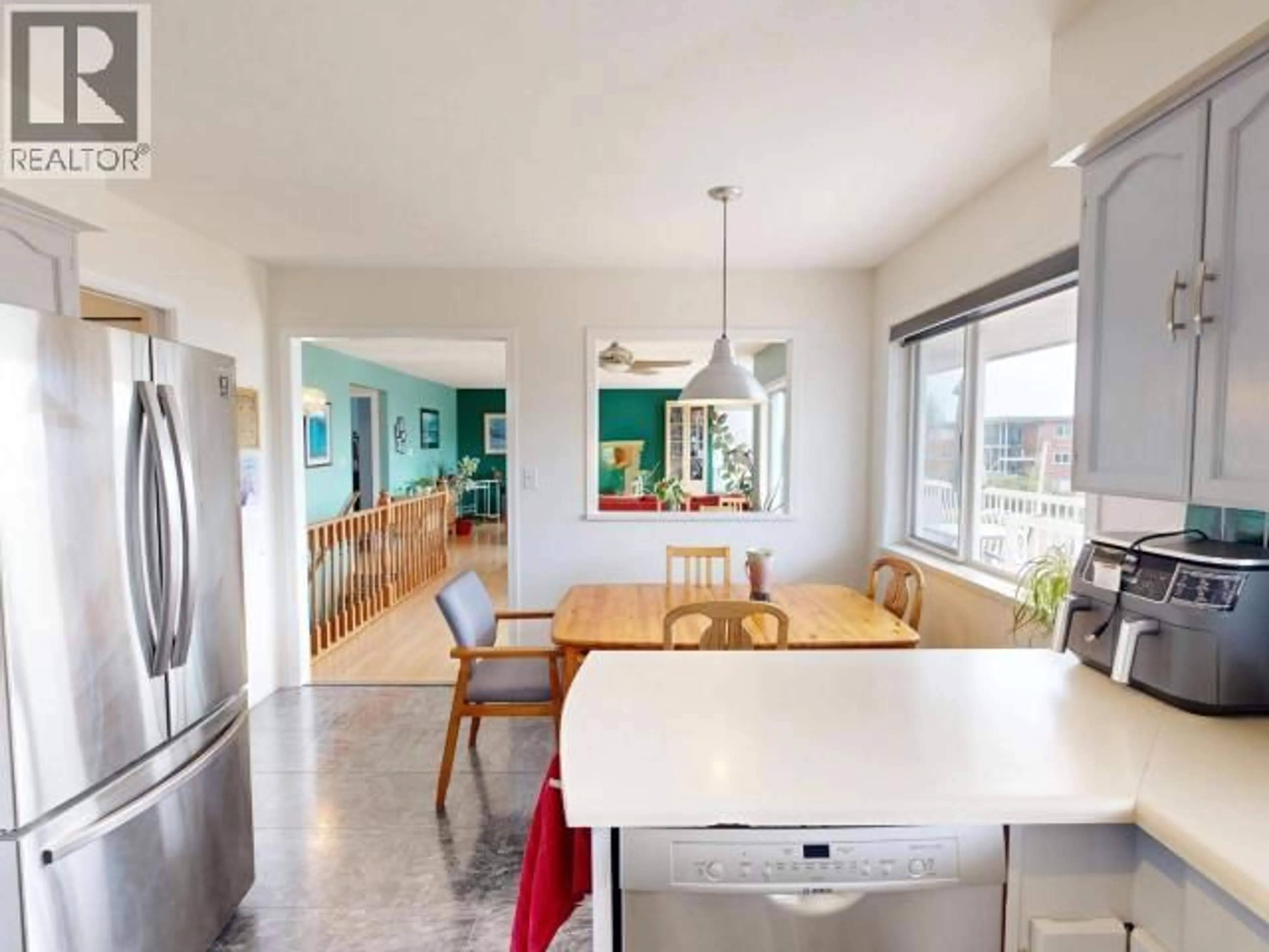 Open concept kitchen, unknown for 4511 FERNWOOD AVE, Powell River British Columbia V8A3L4