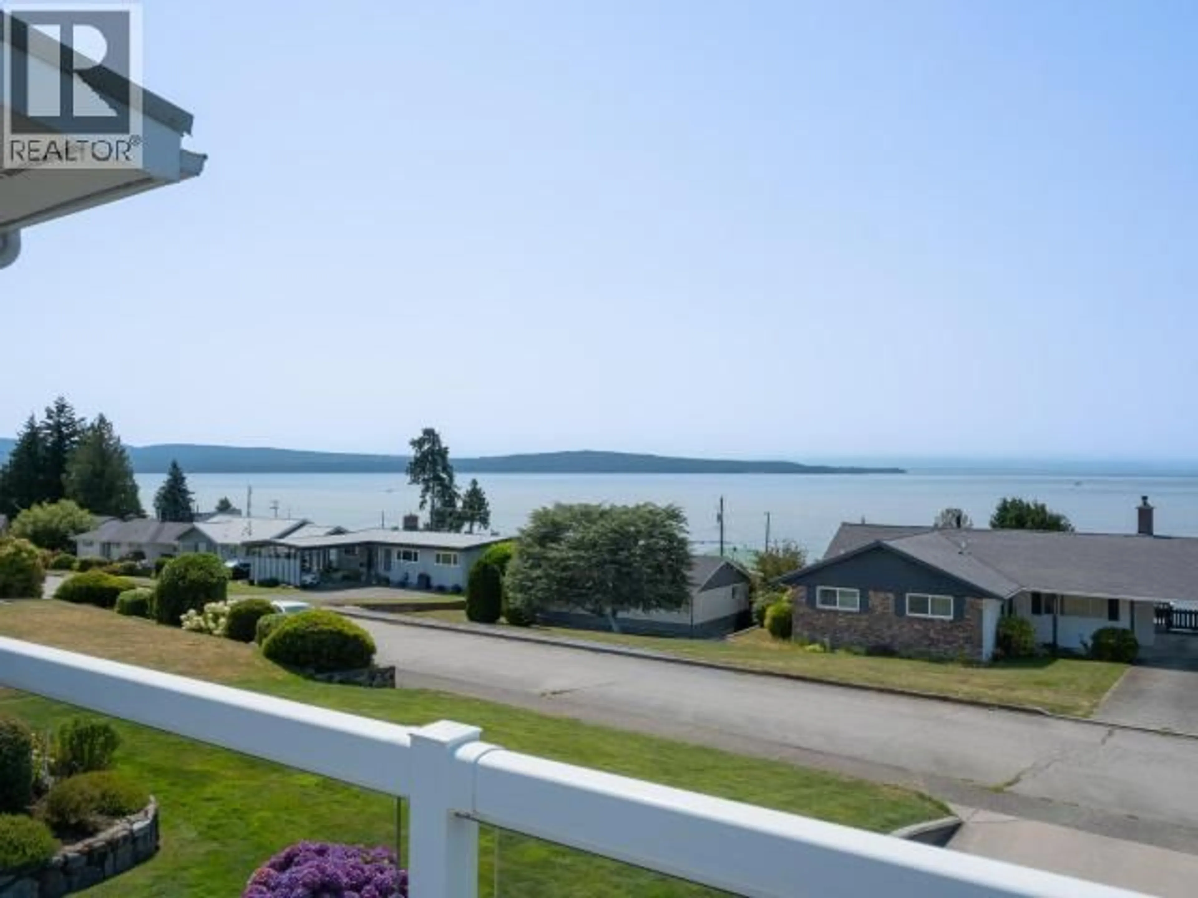 A pic from outside/outdoor area/front of a property/back of a property/a pic from drone, water/lake/river/ocean view for 3848 GORDON AVE, Powell River British Columbia V8A2T5
