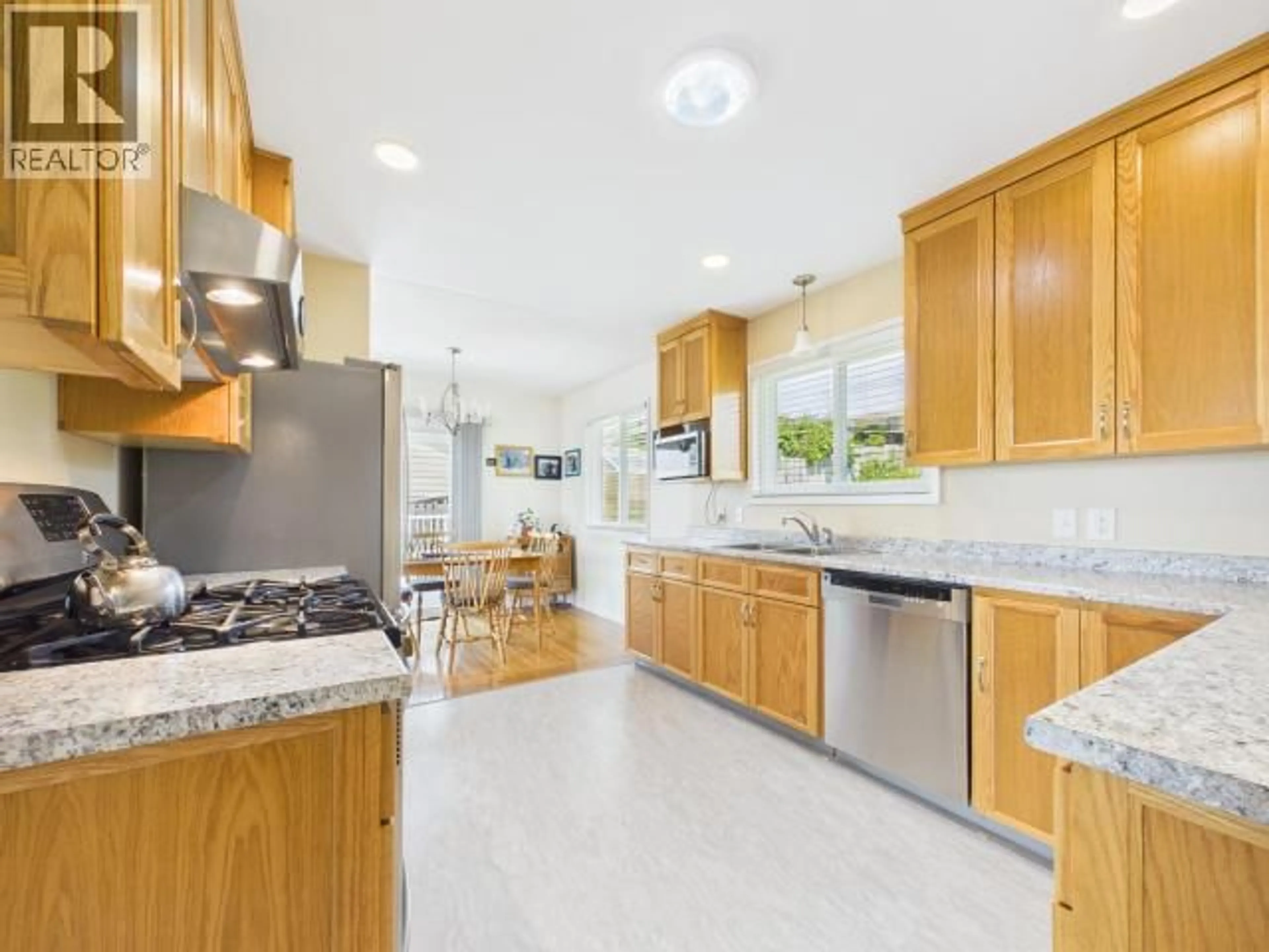 Open concept kitchen, ceramic/tile floor for 3848 GORDON AVE, Powell River British Columbia V8A2T5