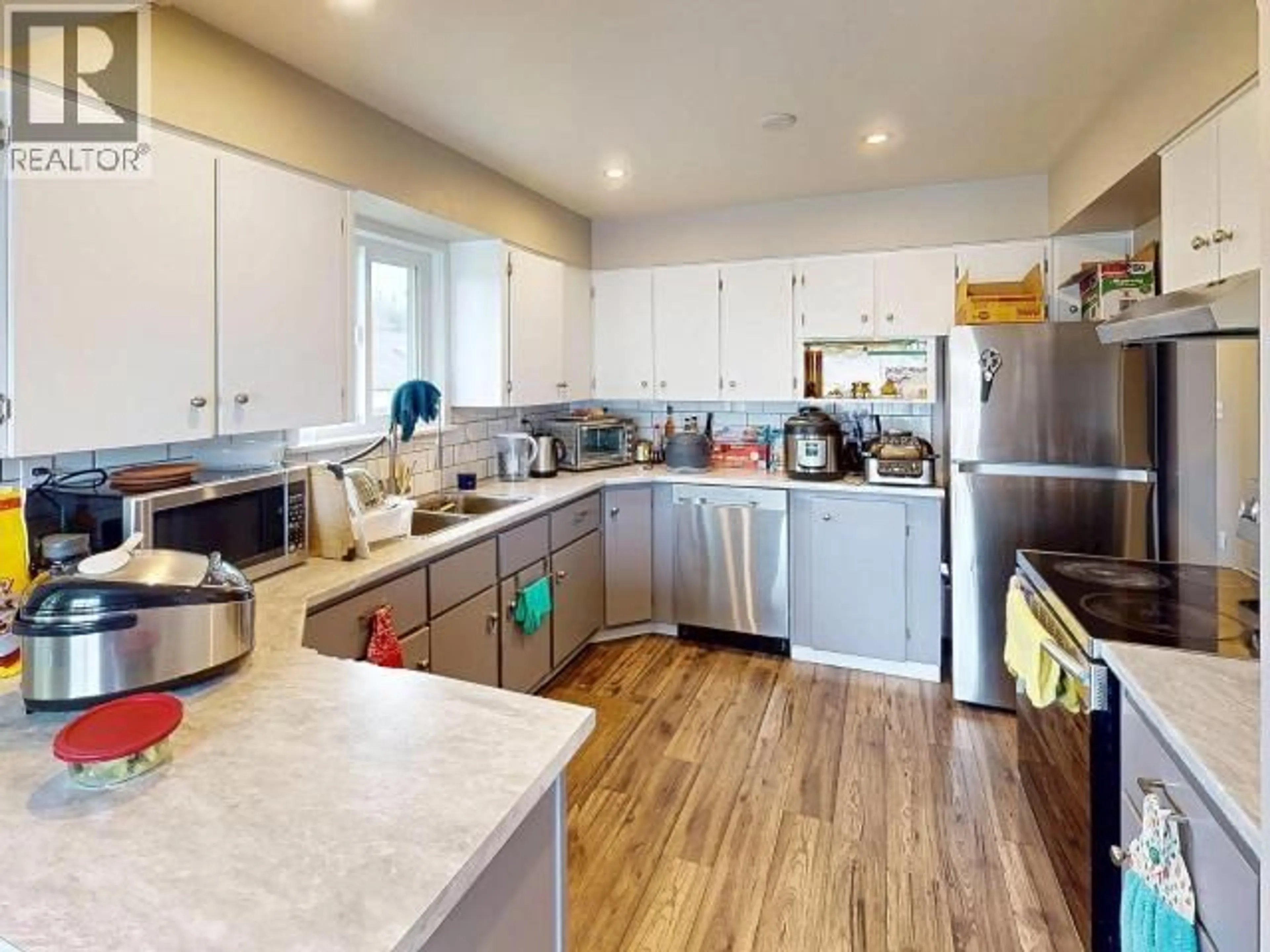 Open concept kitchen, unknown for 4922 SASKATCHEWAN AVE, Powell River British Columbia V8A3G4