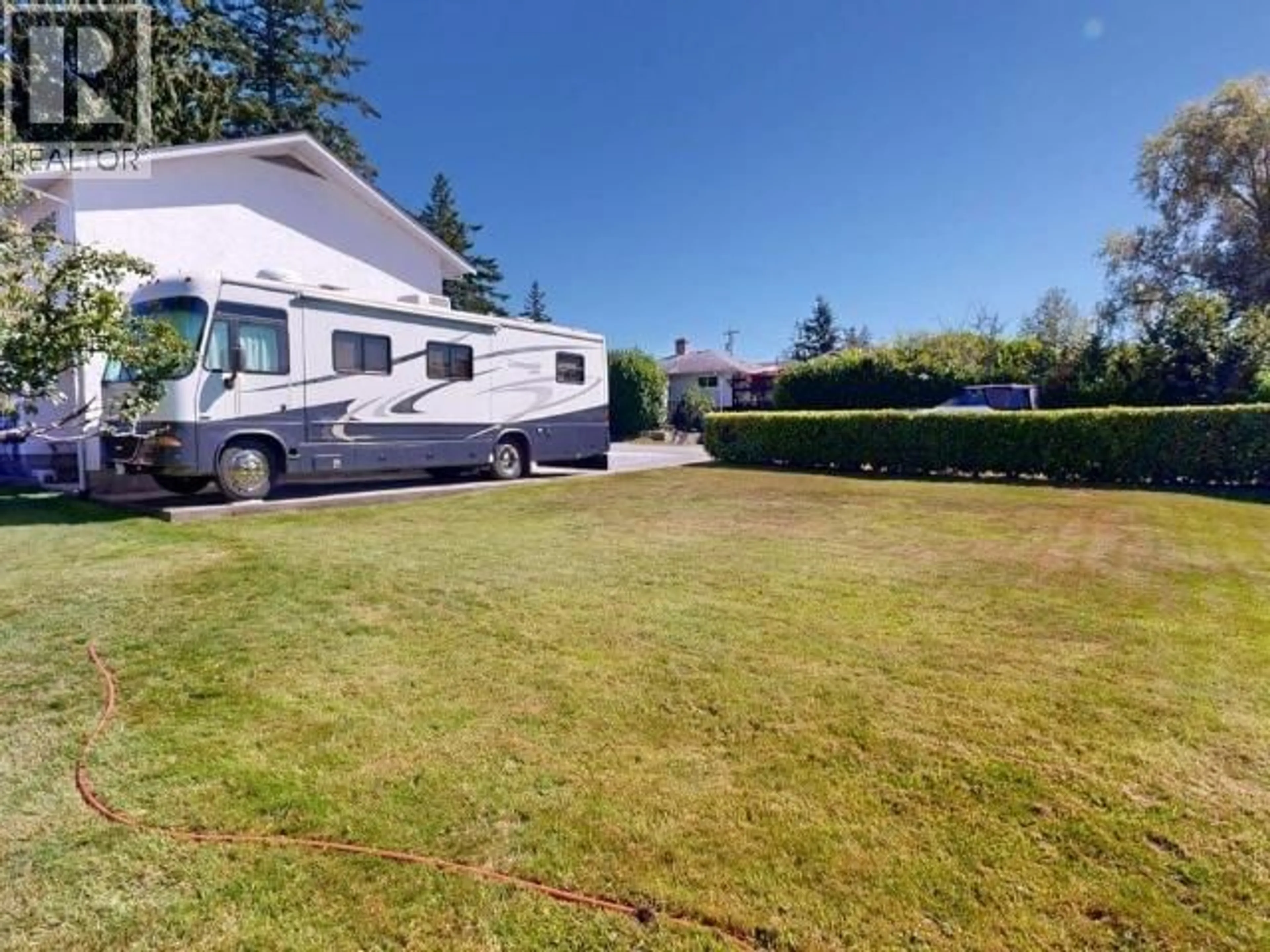 A pic from outside/outdoor area/front of a property/back of a property/a pic from drone, street for 7251 HAZELTON STREET, Powell River British Columbia