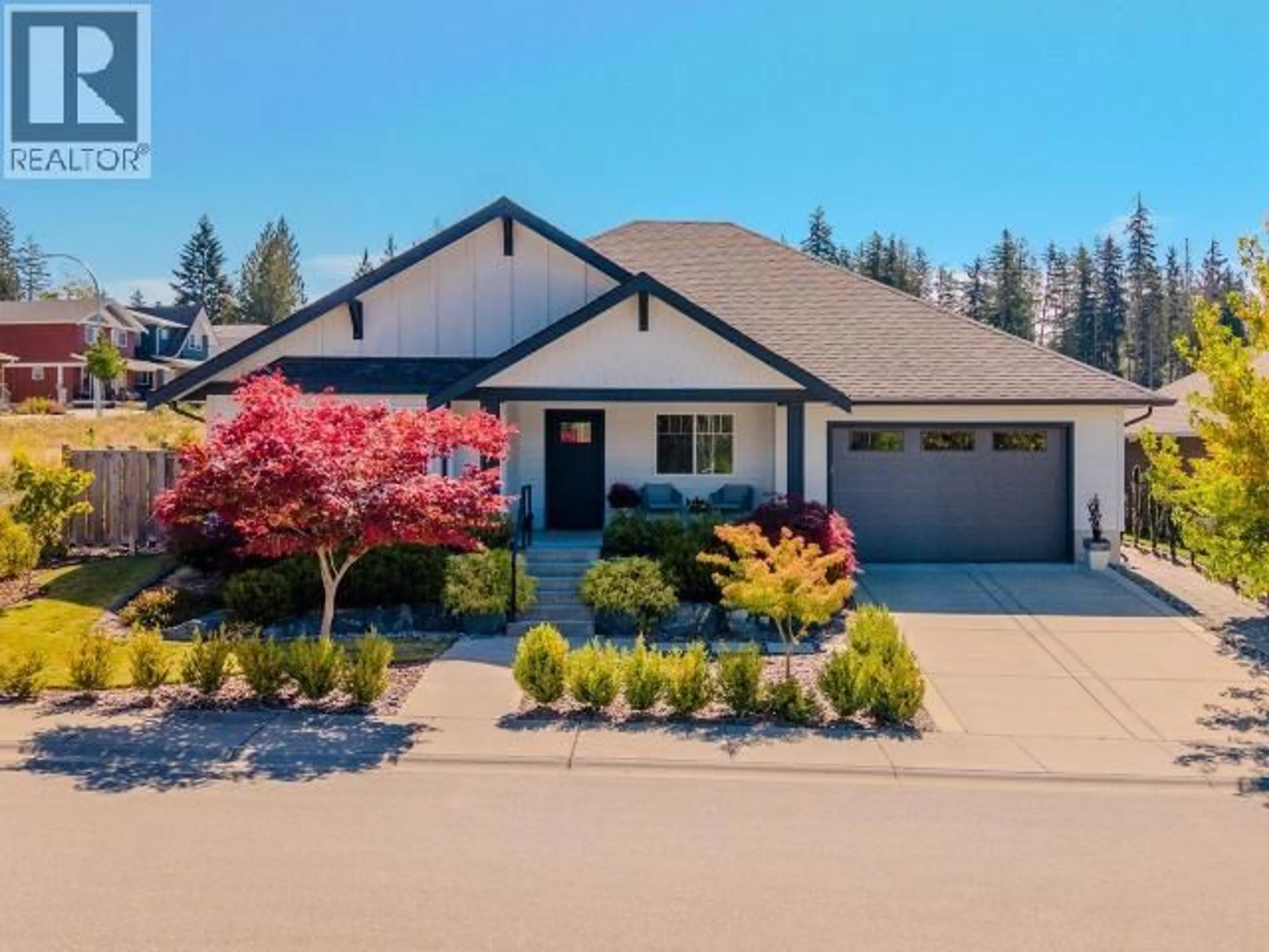 Home with vinyl exterior material, street for 7117 EDGEHILL CRESCENT, Powell River British Columbia V8A0V8