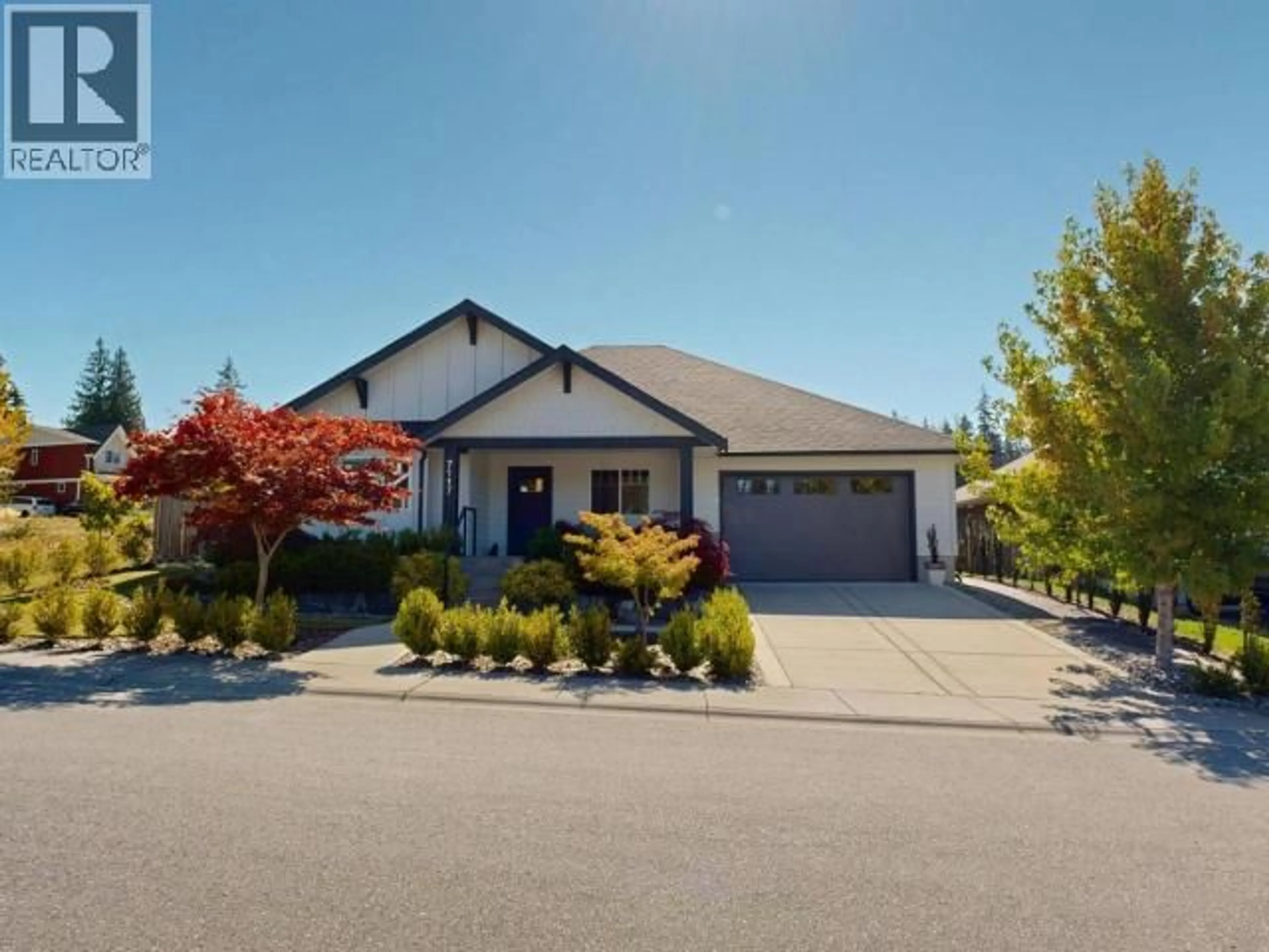 Home with vinyl exterior material, street for 7117 EDGEHILL CRESCENT, Powell River British Columbia V8A0V8
