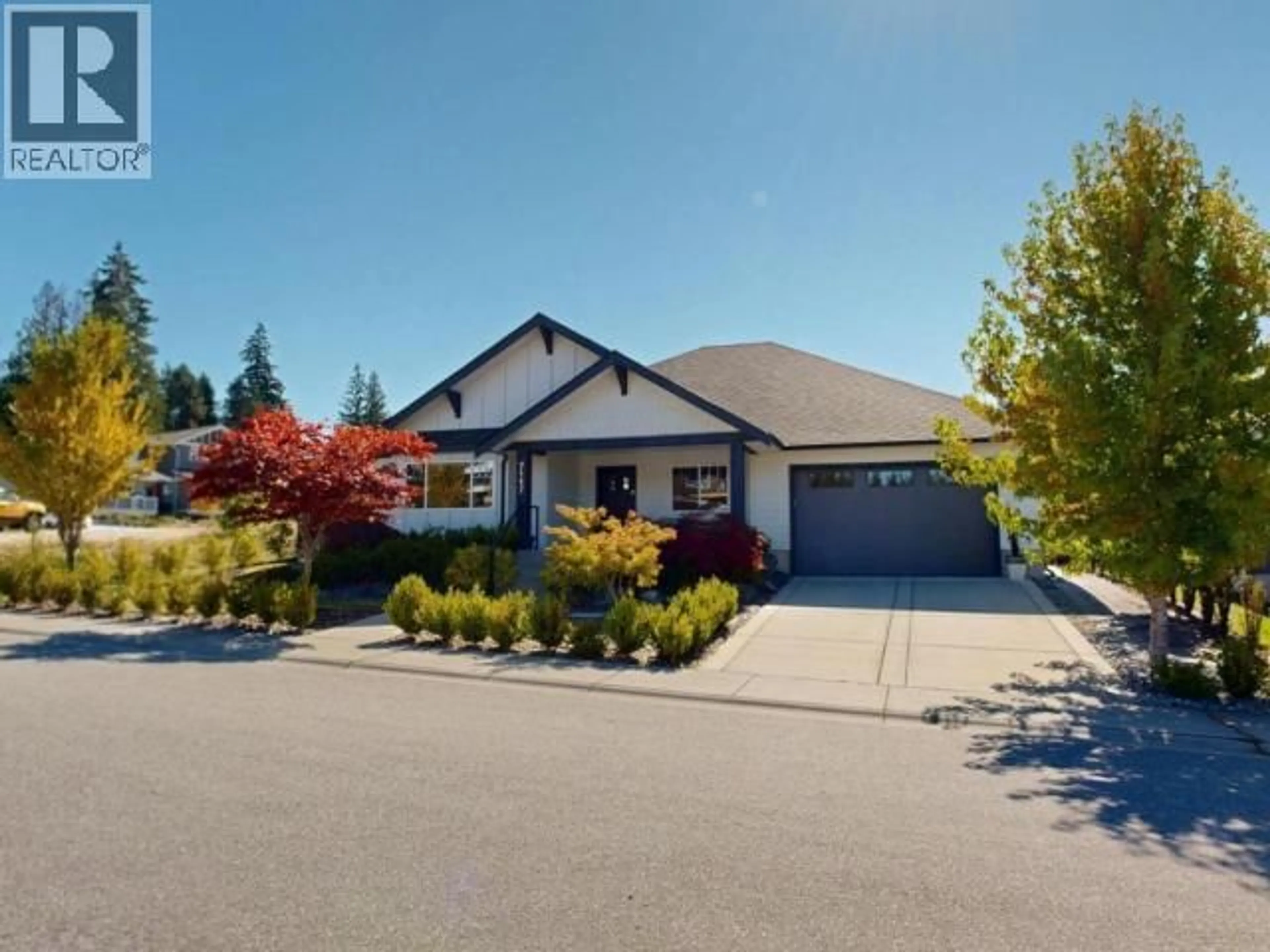 Home with vinyl exterior material, street for 7117 EDGEHILL CRESCENT, Powell River British Columbia V8A0V8