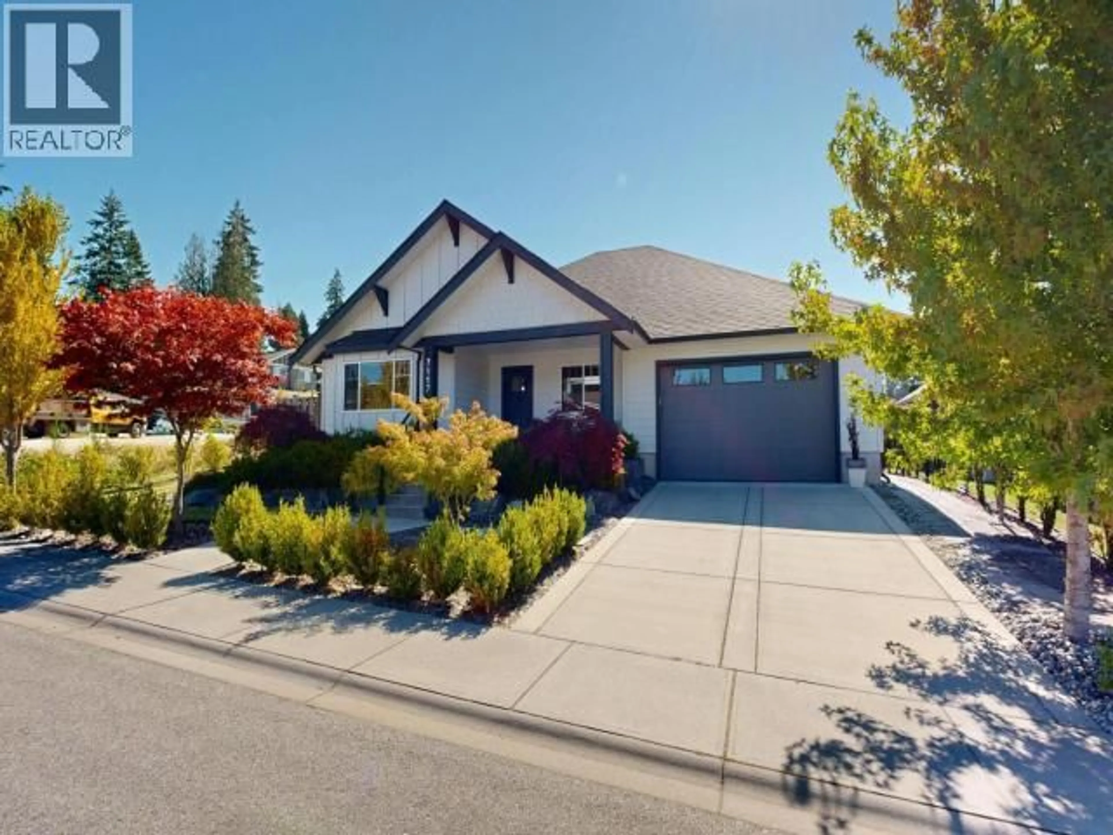 Home with vinyl exterior material, street for 7117 EDGEHILL CRESCENT, Powell River British Columbia V8A0V8