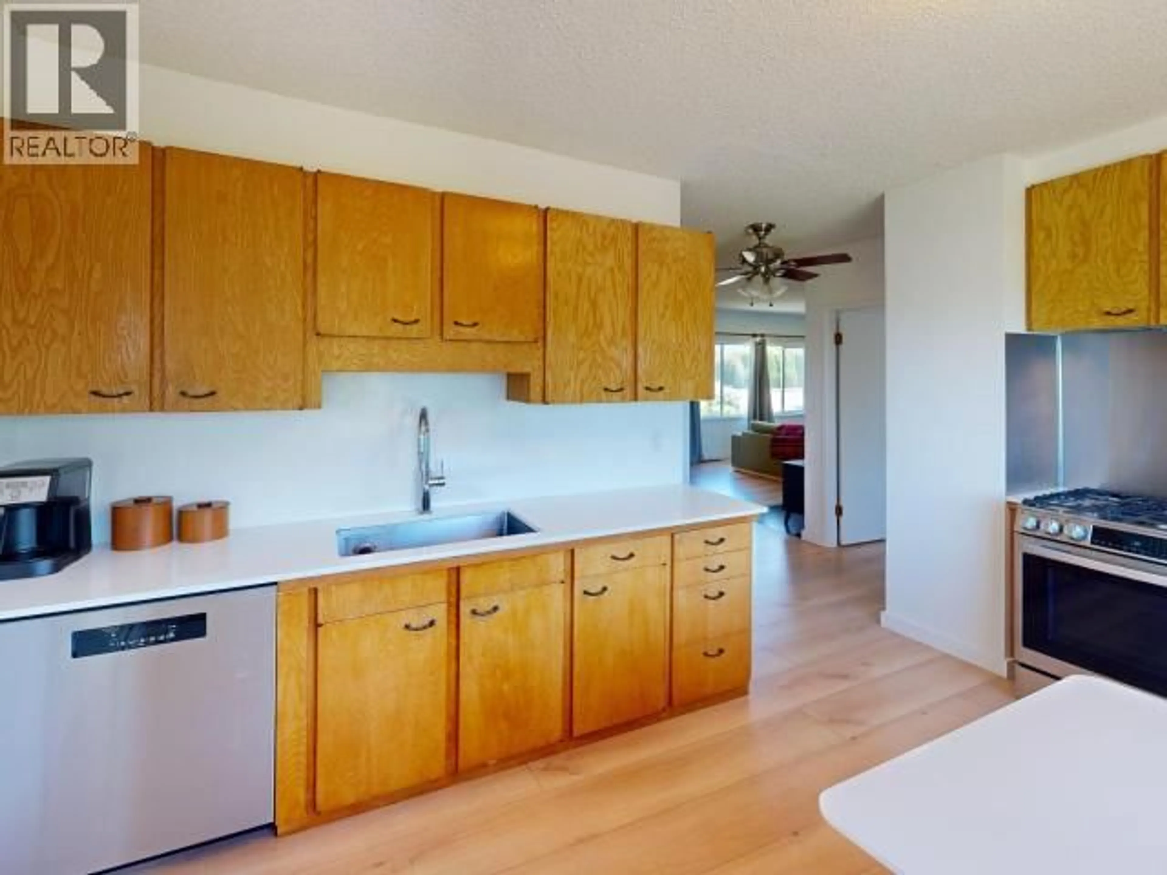 Standard kitchen, wood/laminate floor for 4603 HARVIE AVE, Powell River British Columbia V8A2N9