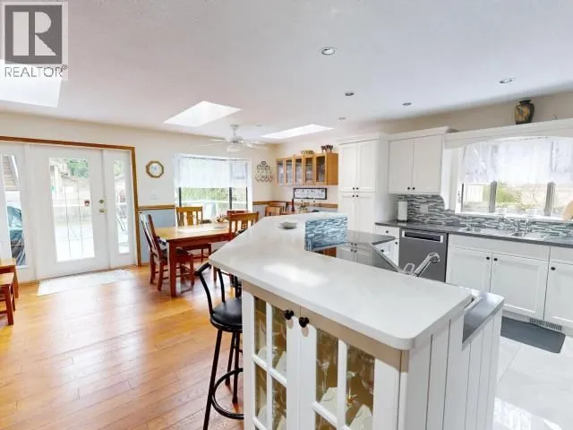 3700 MACKENZIE AVE, Powell River 5