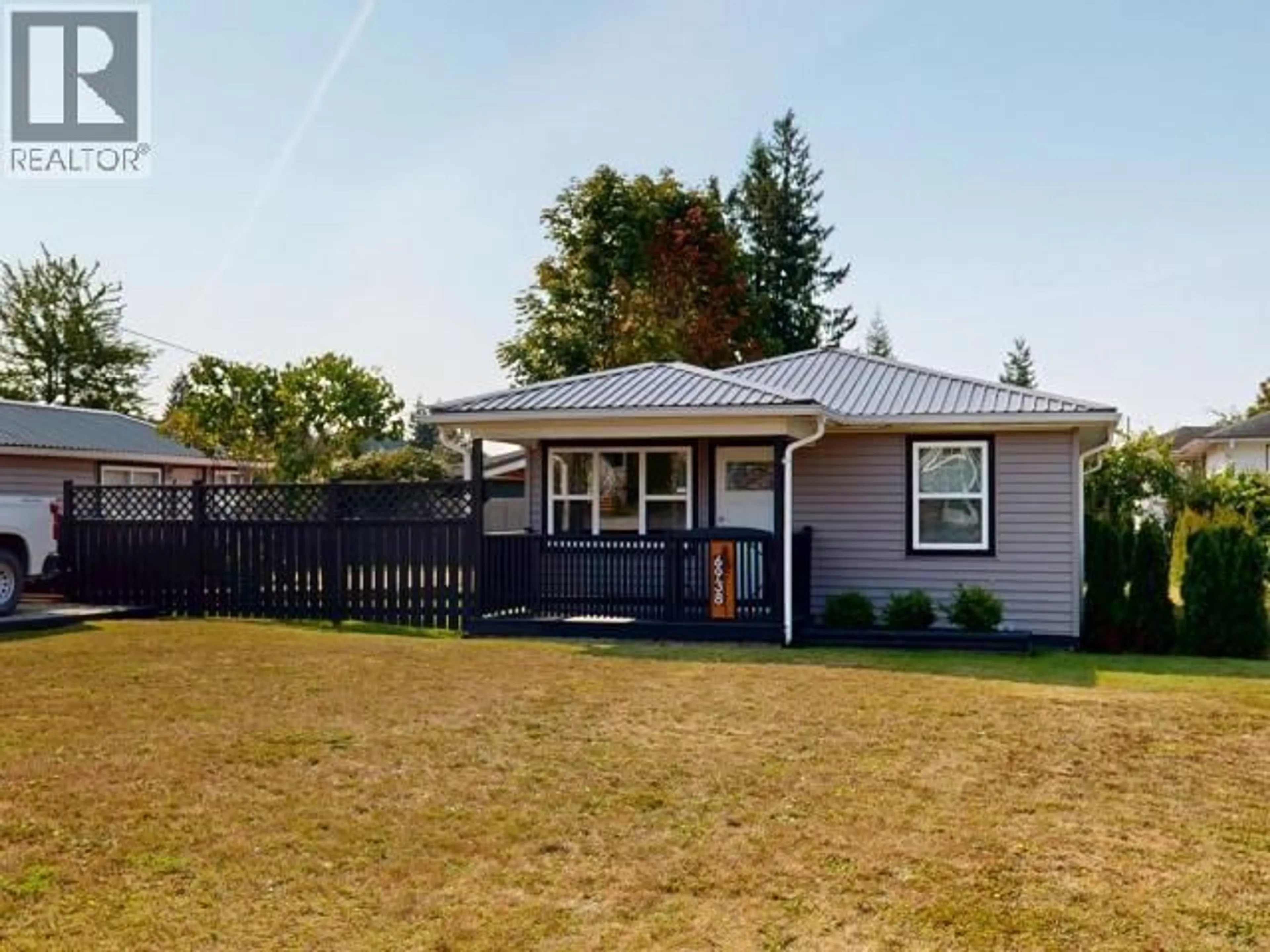 Home with vinyl exterior material, street for 6938 COURTENAY STREET, Powell River British Columbia