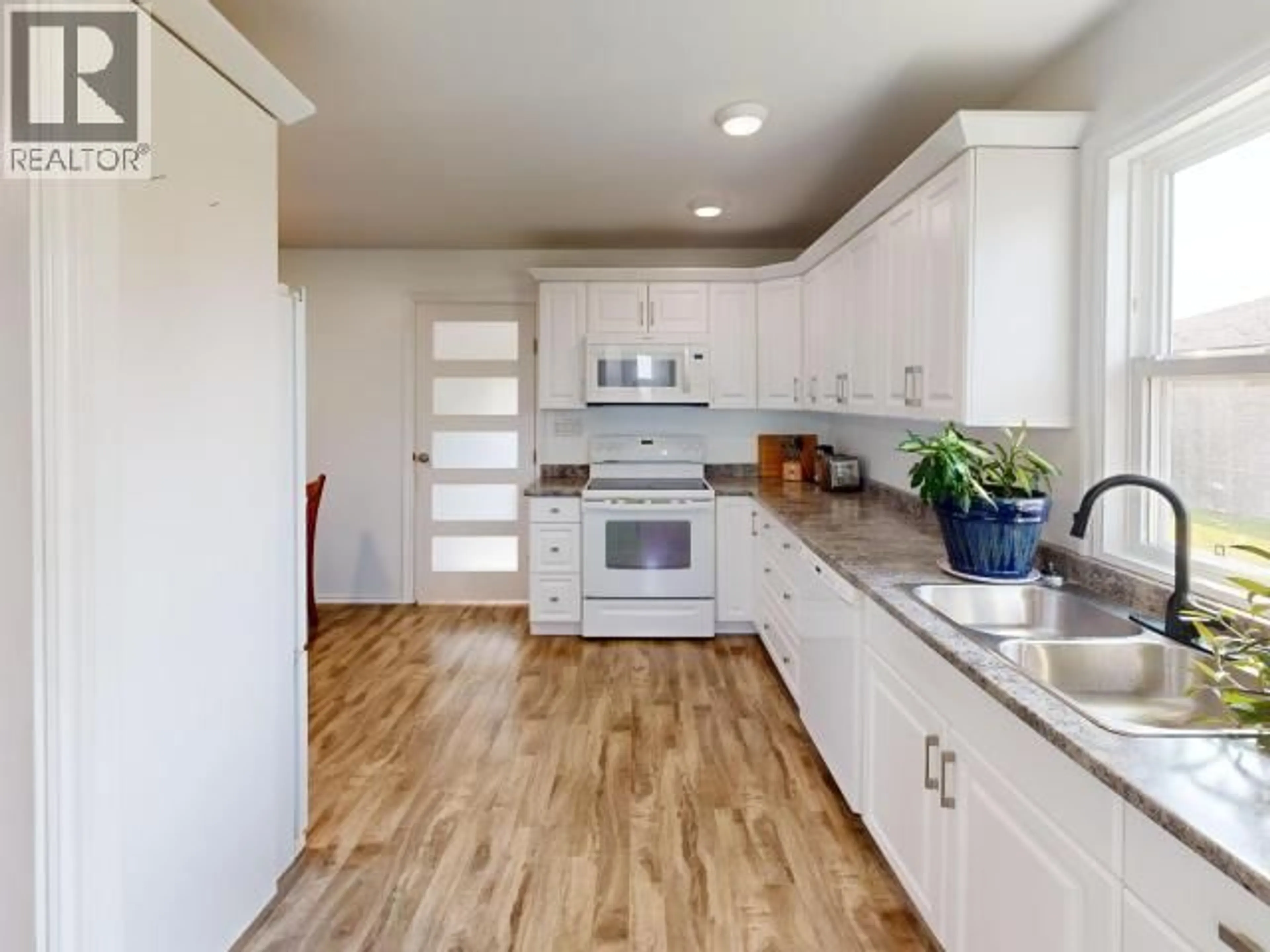 Open concept kitchen, unknown for 6938 COURTENAY STREET, Powell River British Columbia