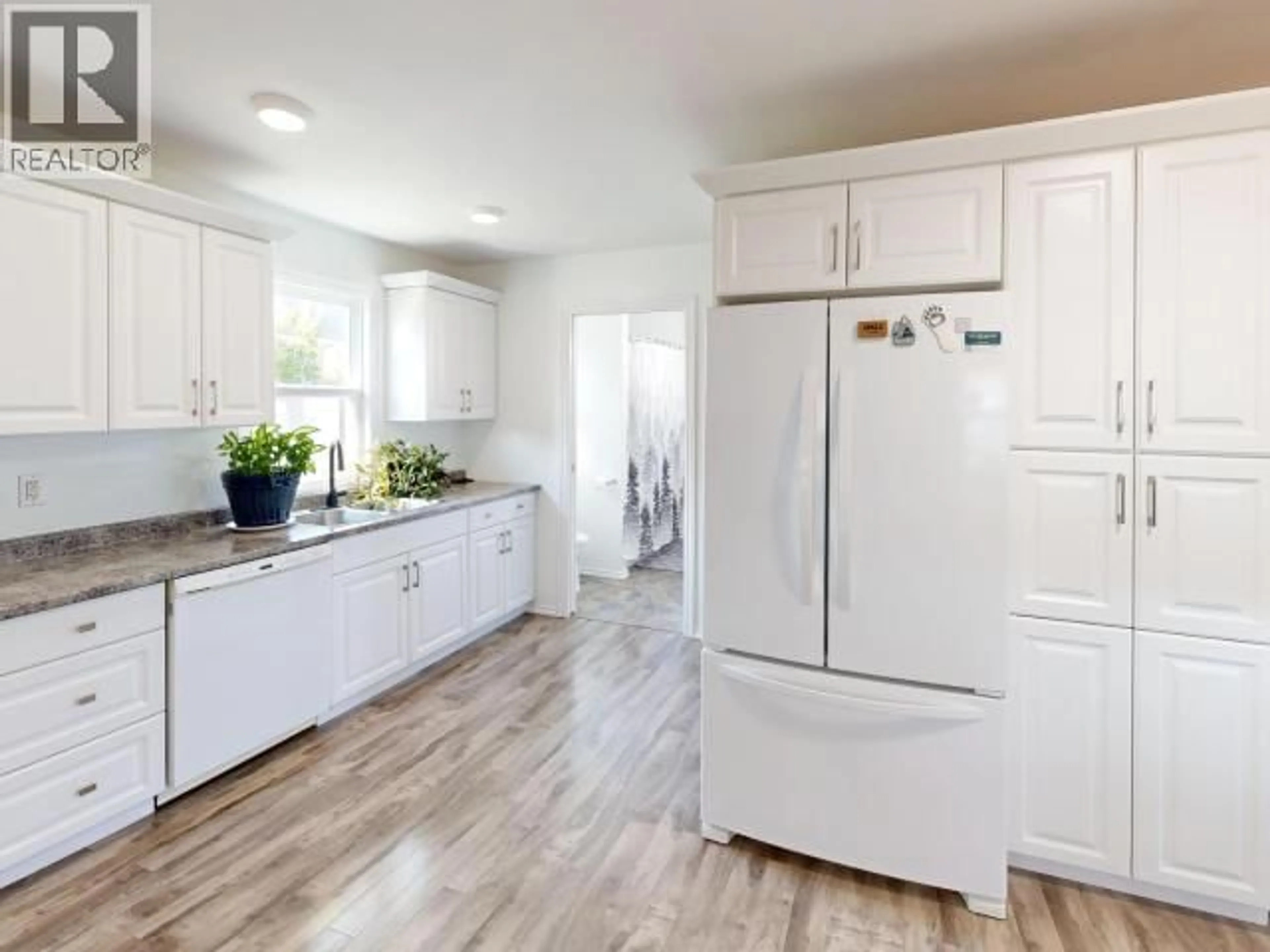 Open concept kitchen, unknown for 6938 COURTENAY STREET, Powell River British Columbia