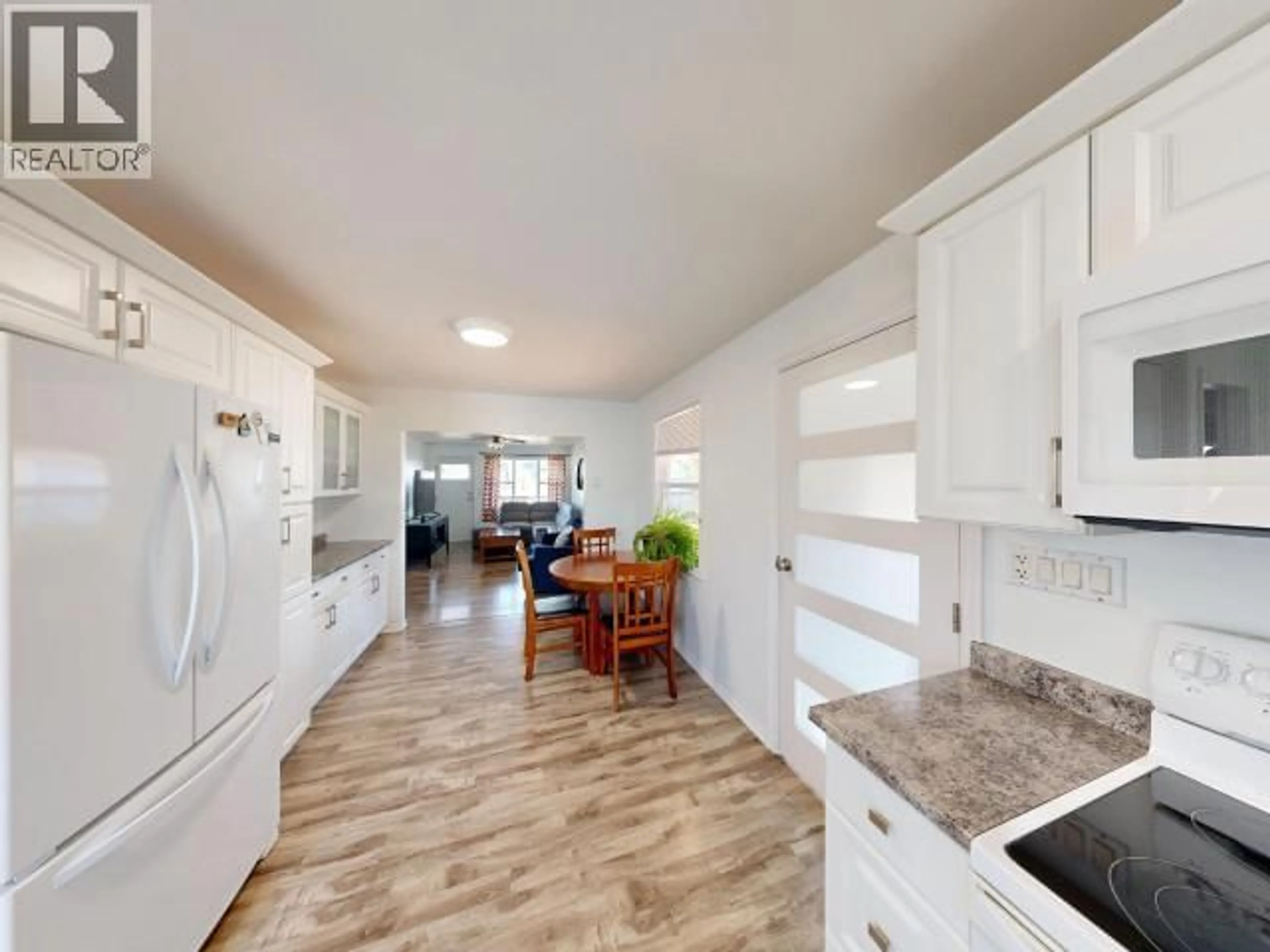 Open concept kitchen, unknown for 6938 COURTENAY STREET, Powell River British Columbia