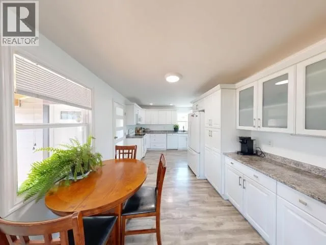 6938 COURTENAY STREET, Powell River 5