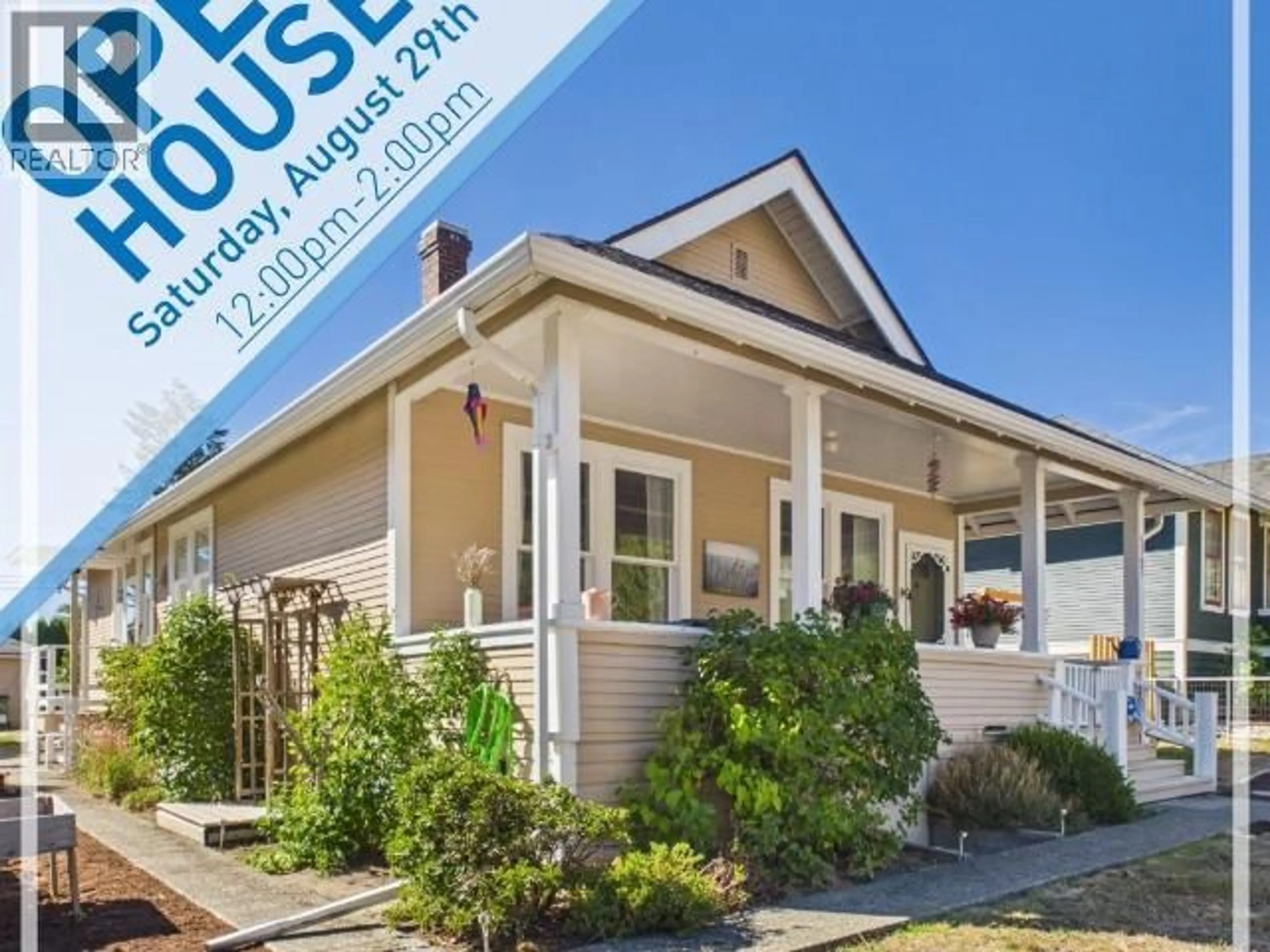 Home with vinyl exterior material, street for 5767 MAPLE AVE, Powell River British Columbia V8A4P1