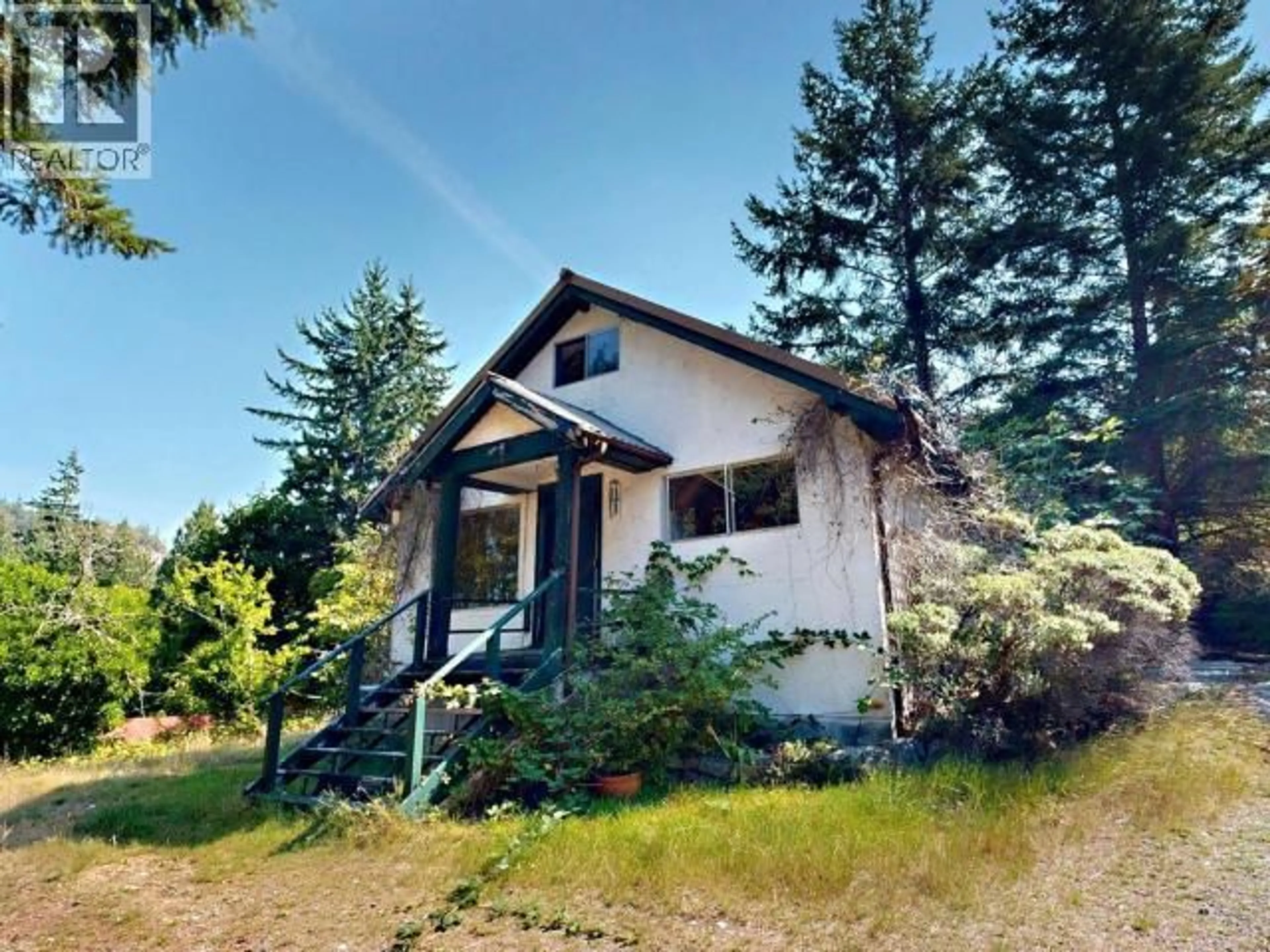 A pic from outside/outdoor area/front of a property/back of a property/a pic from drone, unknown for 6866 CRANBERRY STREET, Powell River British Columbia V8A3Z5