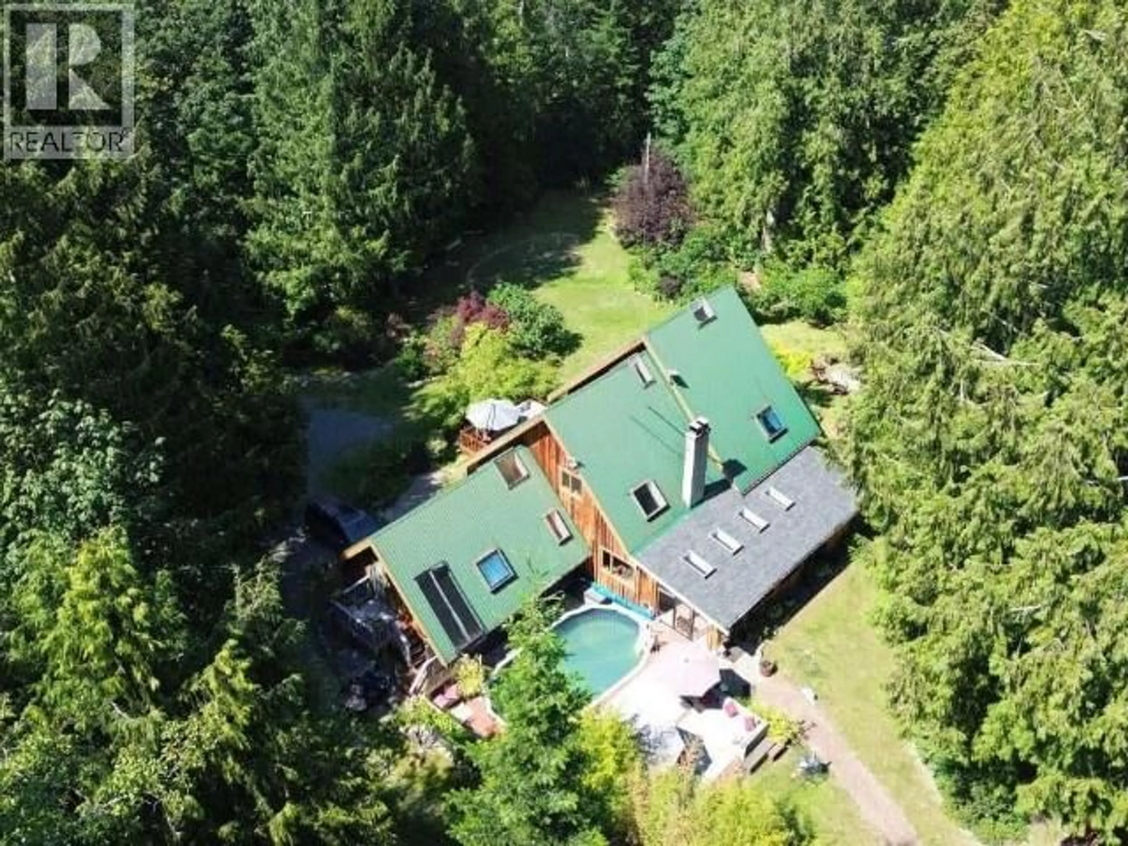 A pic from outside/outdoor area/front of a property/back of a property/a pic from drone, unknown for 9340 MALASPINA RD, Powell River British Columbia V8A0G2