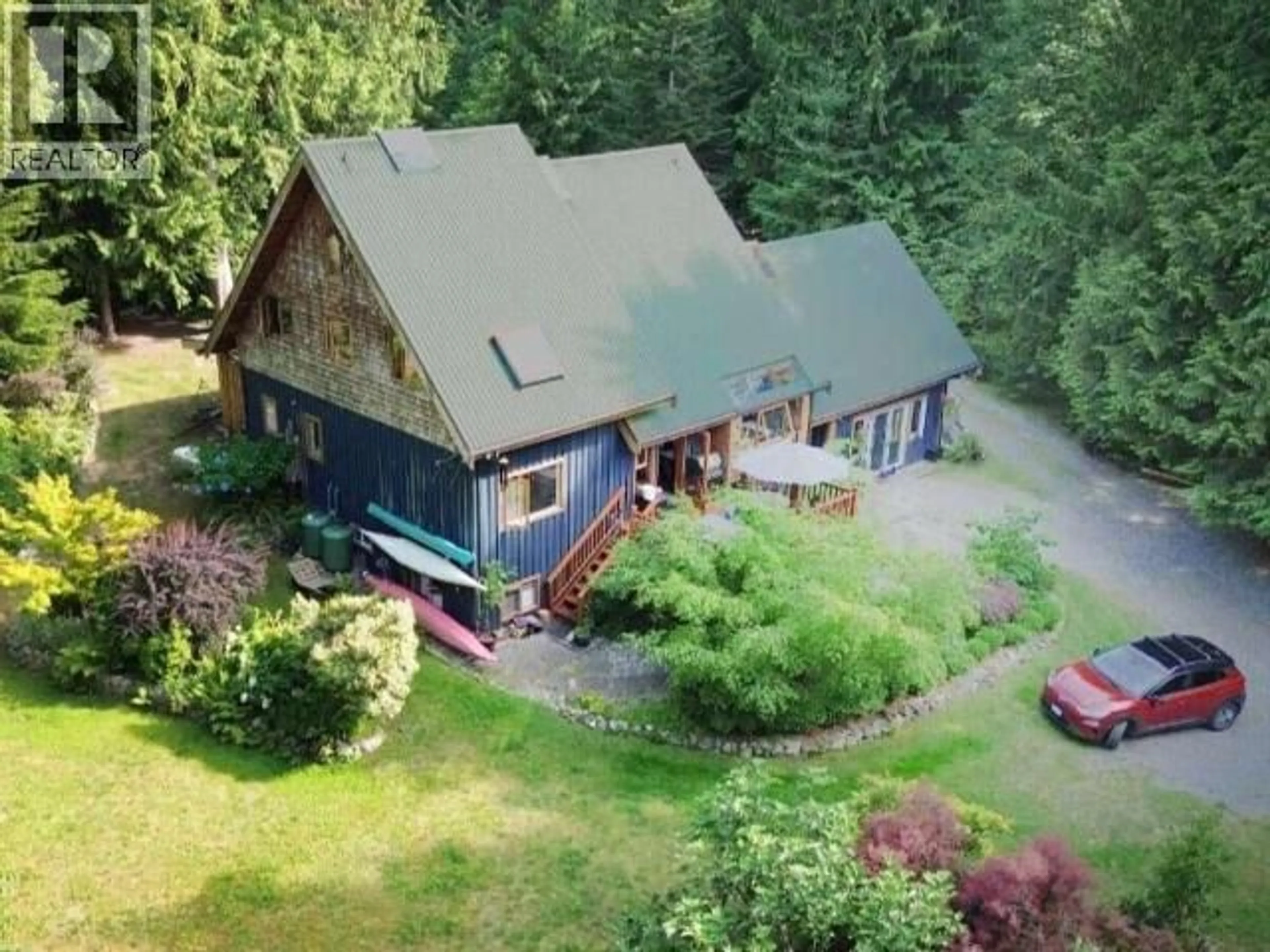 A pic from outside/outdoor area/front of a property/back of a property/a pic from drone, unknown for 9340 MALASPINA RD, Powell River British Columbia V8A0G2