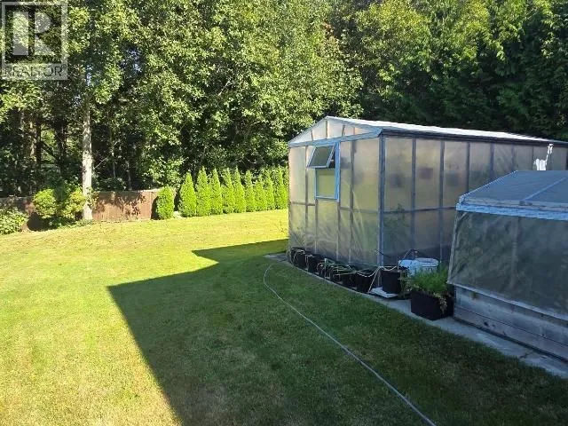 4865 HARVIE AVE, Powell River 5