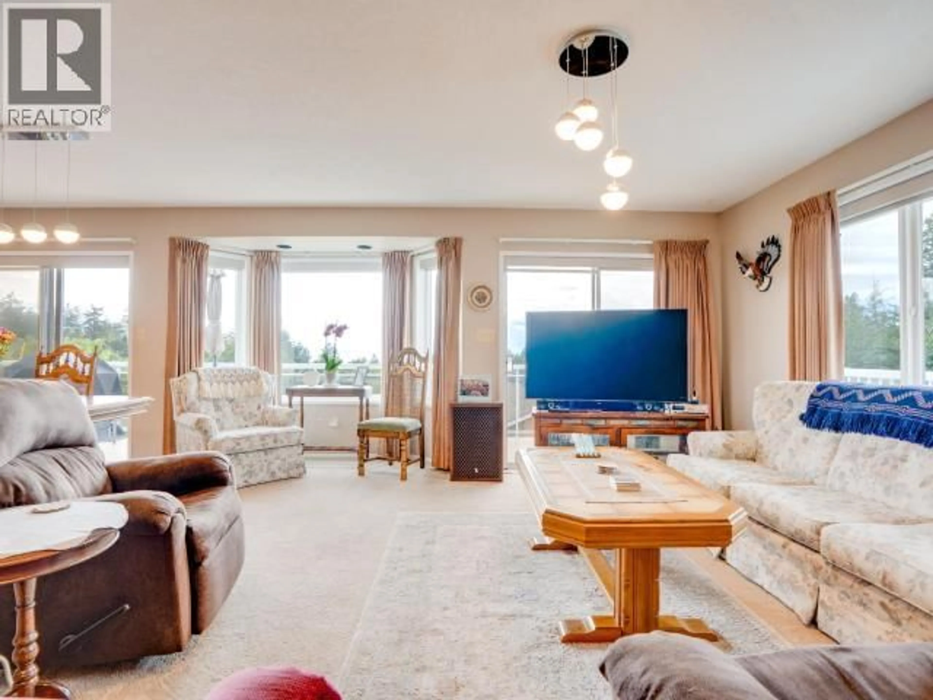 Living room with furniture, unknown for 6886 HARVIE AVE, Powell River British Columbia V8A5J1