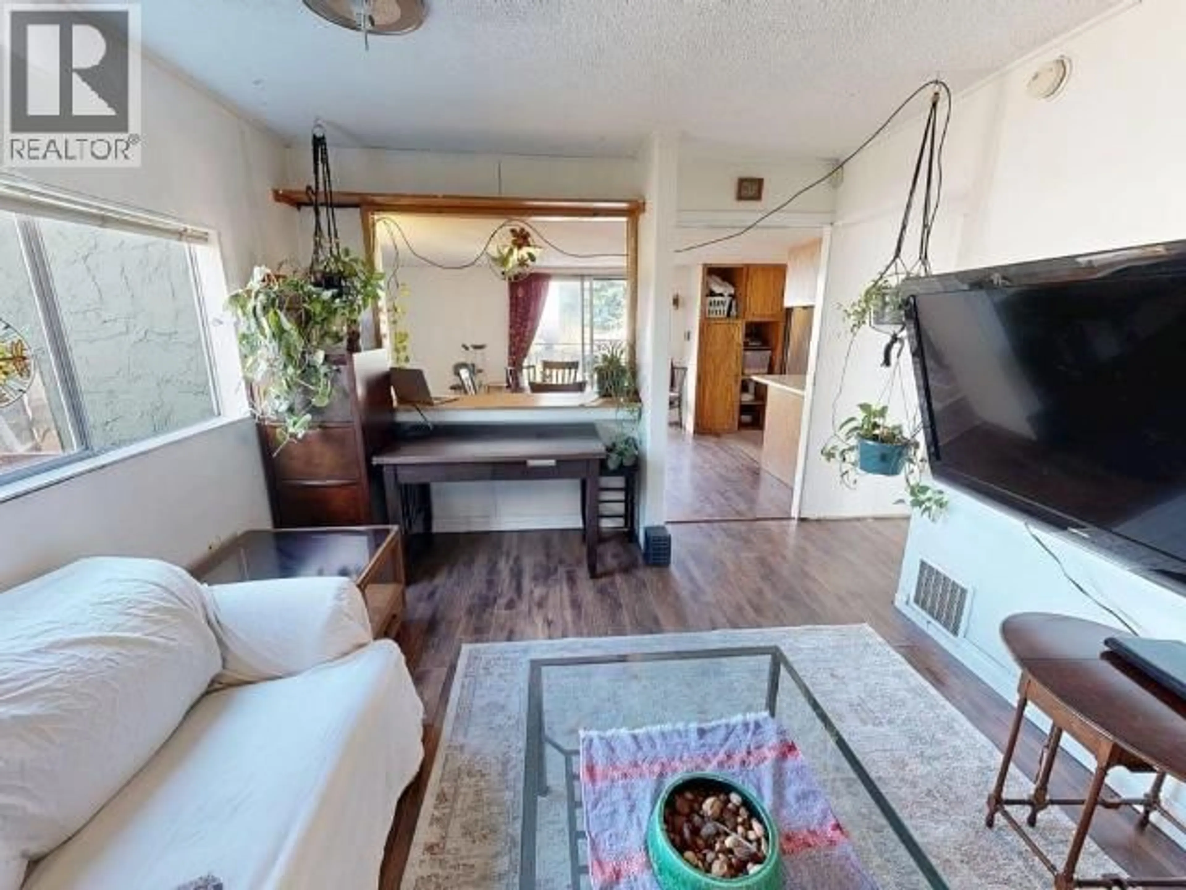 Living room with furniture, unknown for 4474 JOYCE AVE, Powell River British Columbia V8A3A6