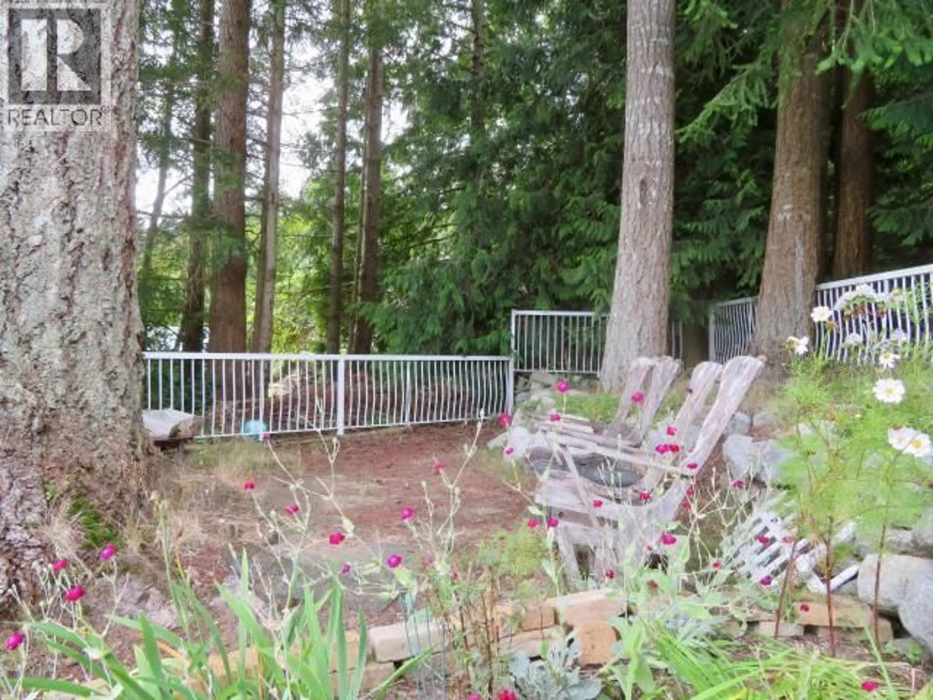 Patio, forest/trees view for 16-6263 LUND, Powell River British Columbia V8A4T3