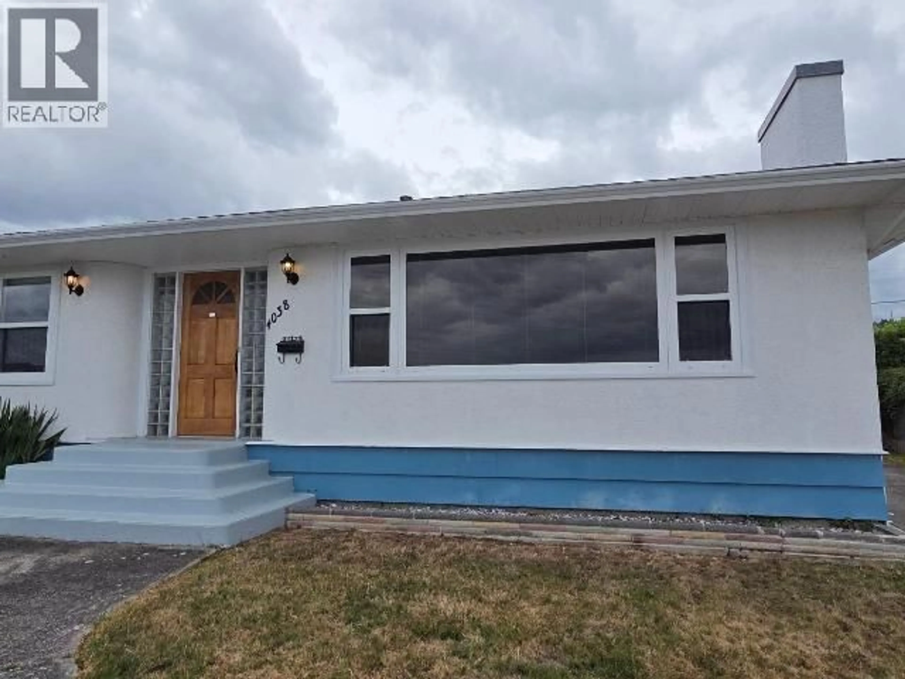 Home with vinyl exterior material, unknown for 4038 WHALEN AVE, Powell River British Columbia V8A2T7