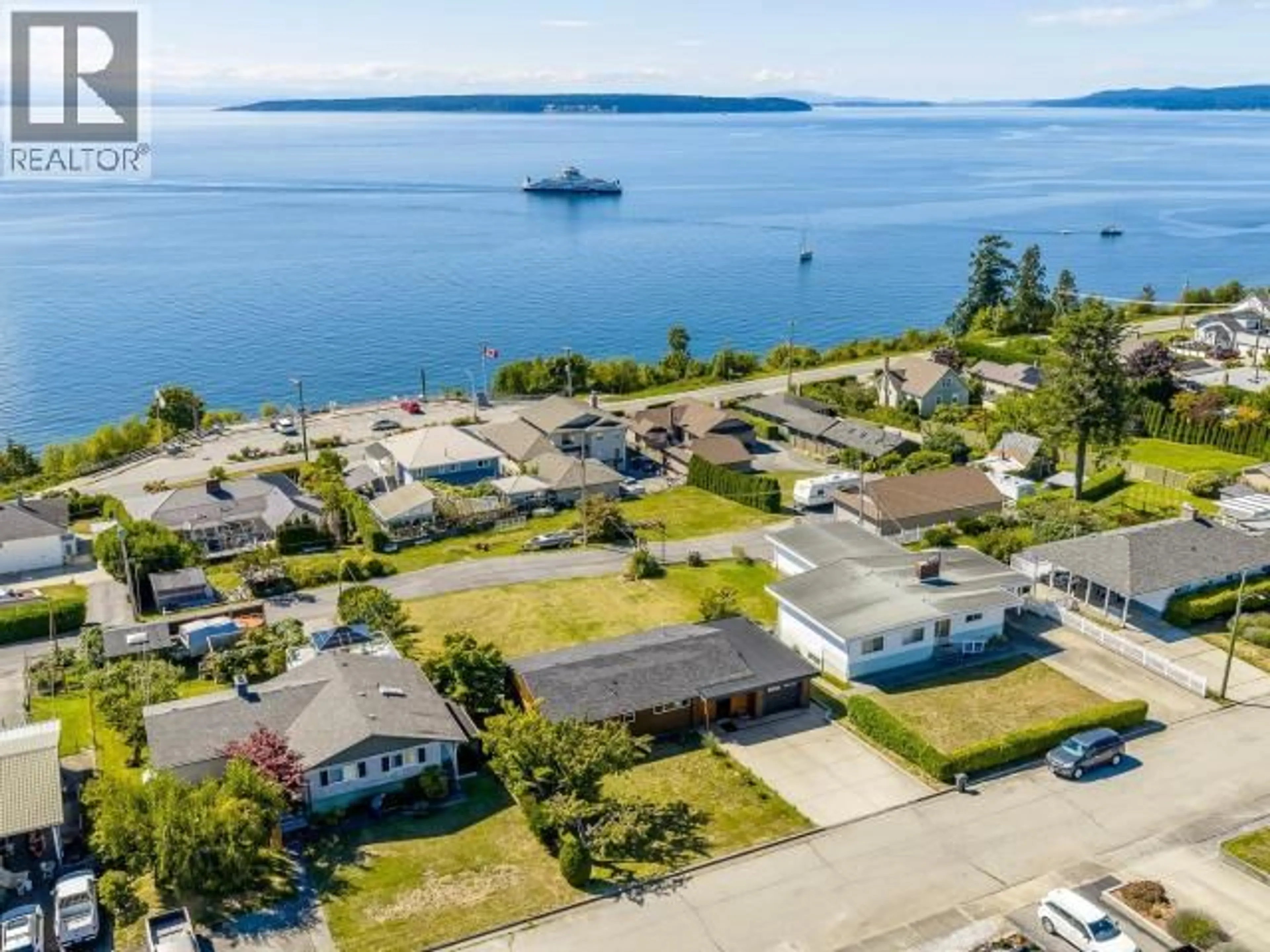 A pic from outside/outdoor area/front of a property/back of a property/a pic from drone, water/lake/river/ocean view for 4109 WHALEN AVE, Powell River British Columbia V8A2R8