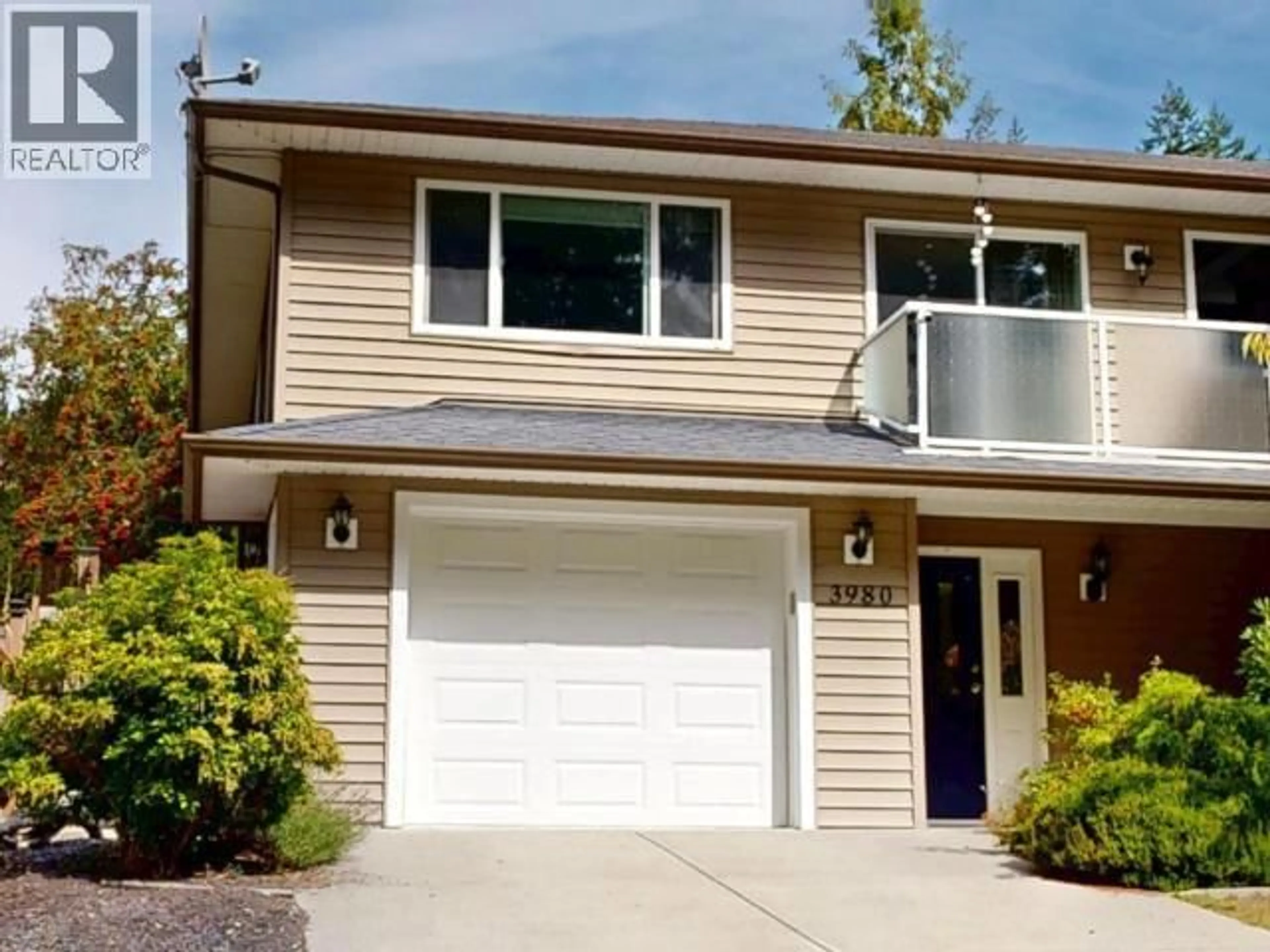 Home with vinyl exterior material, street for 3980 WESTVIEW AVE, Powell River British Columbia V8A5V3