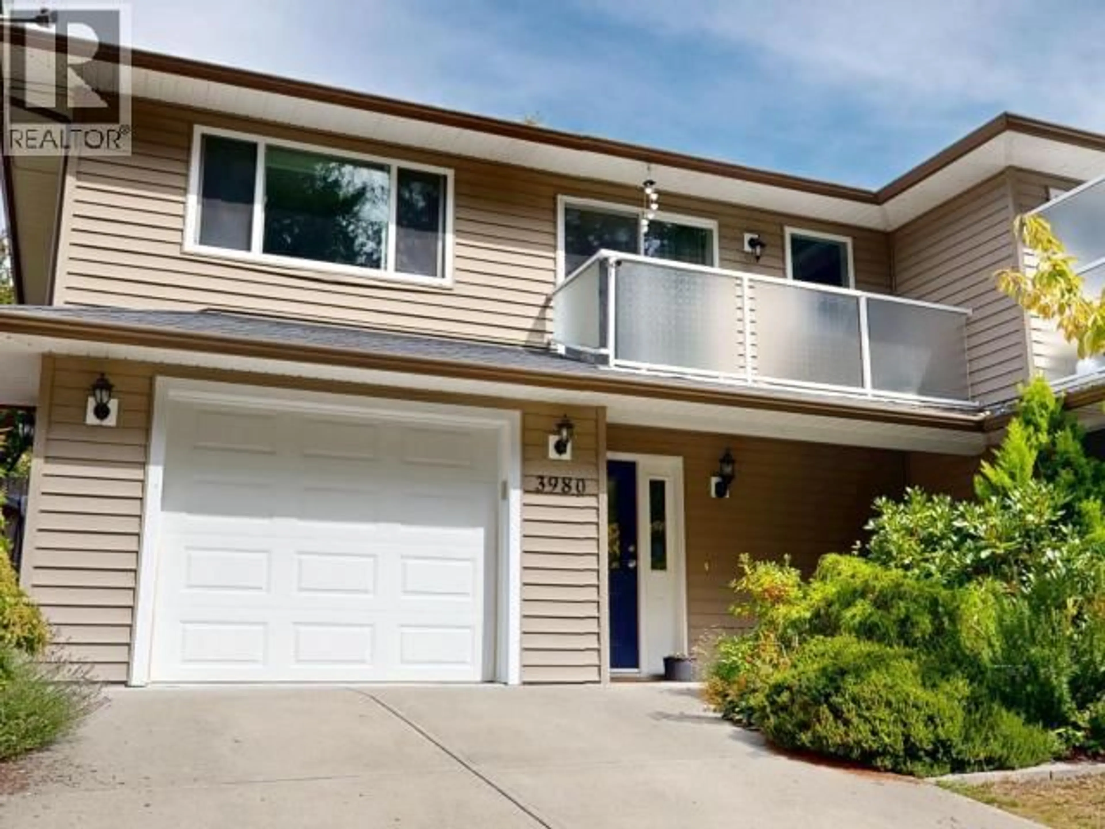 Home with vinyl exterior material, street for 3980 WESTVIEW AVE, Powell River British Columbia V8A5V3