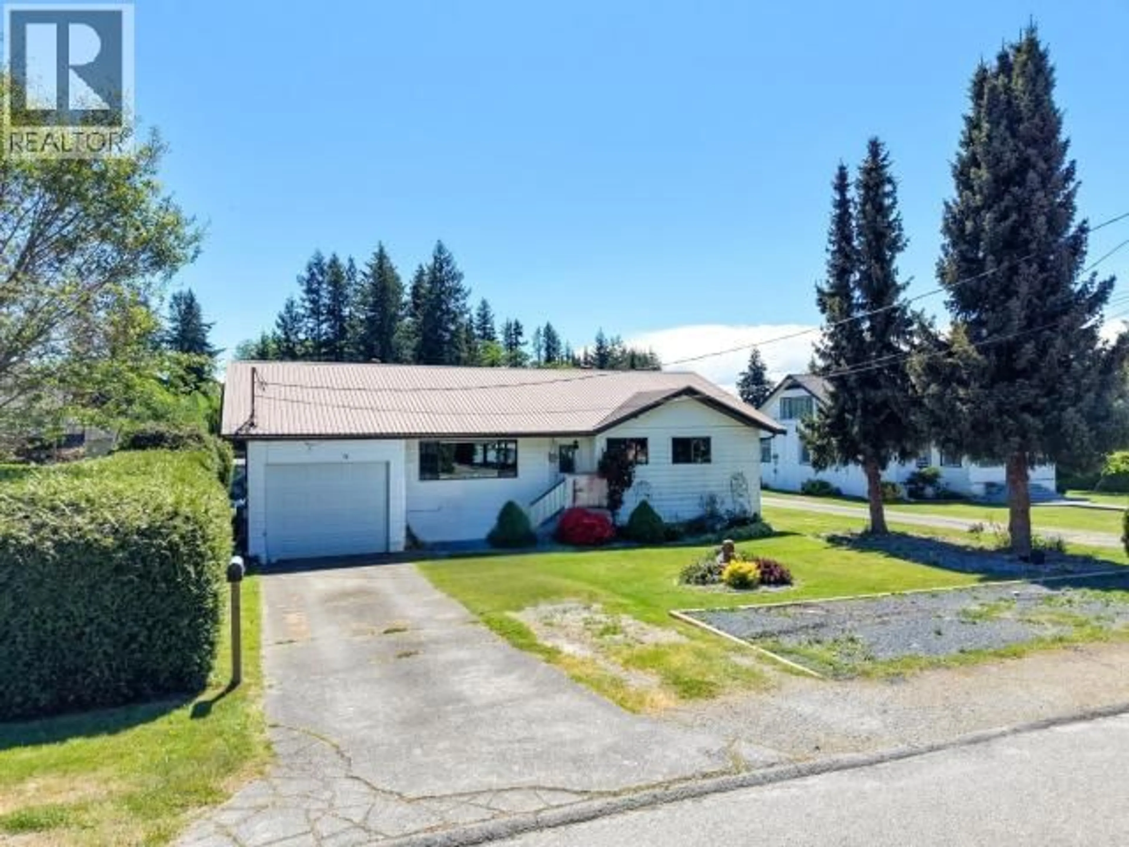 A pic from outside/outdoor area/front of a property/back of a property/a pic from drone, street for 6060 LOIS STREET, Powell River British Columbia V8A4T7