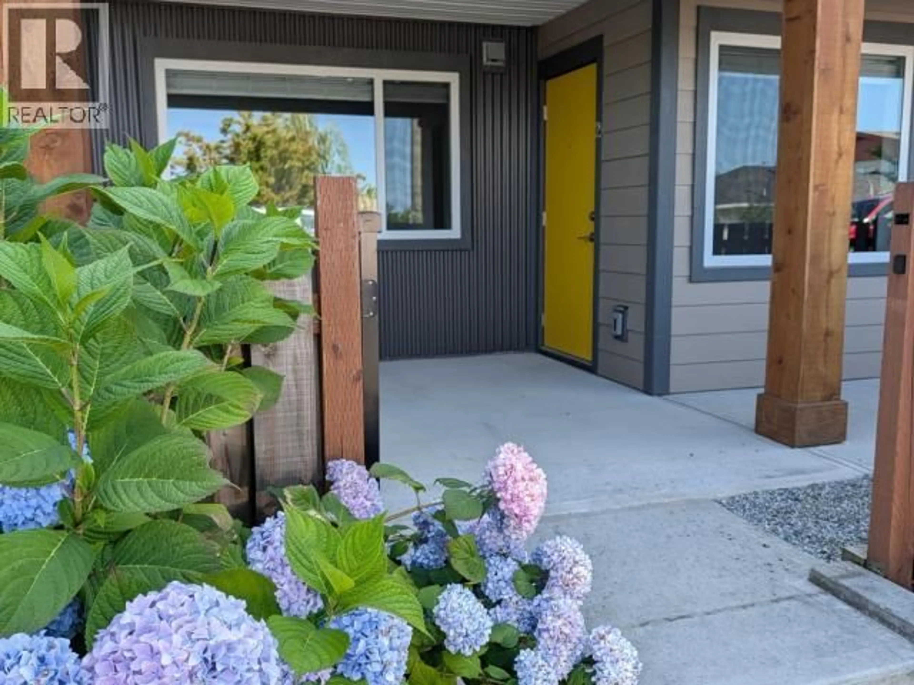 Indoor entryway for B2 - 6900 BURNABY STREET, Powell River British Columbia V8A1Y9