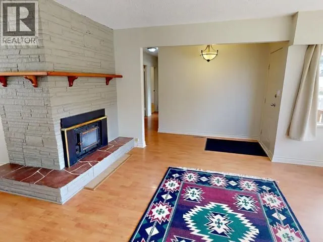 7139 BARNET STREET, Powell River 4