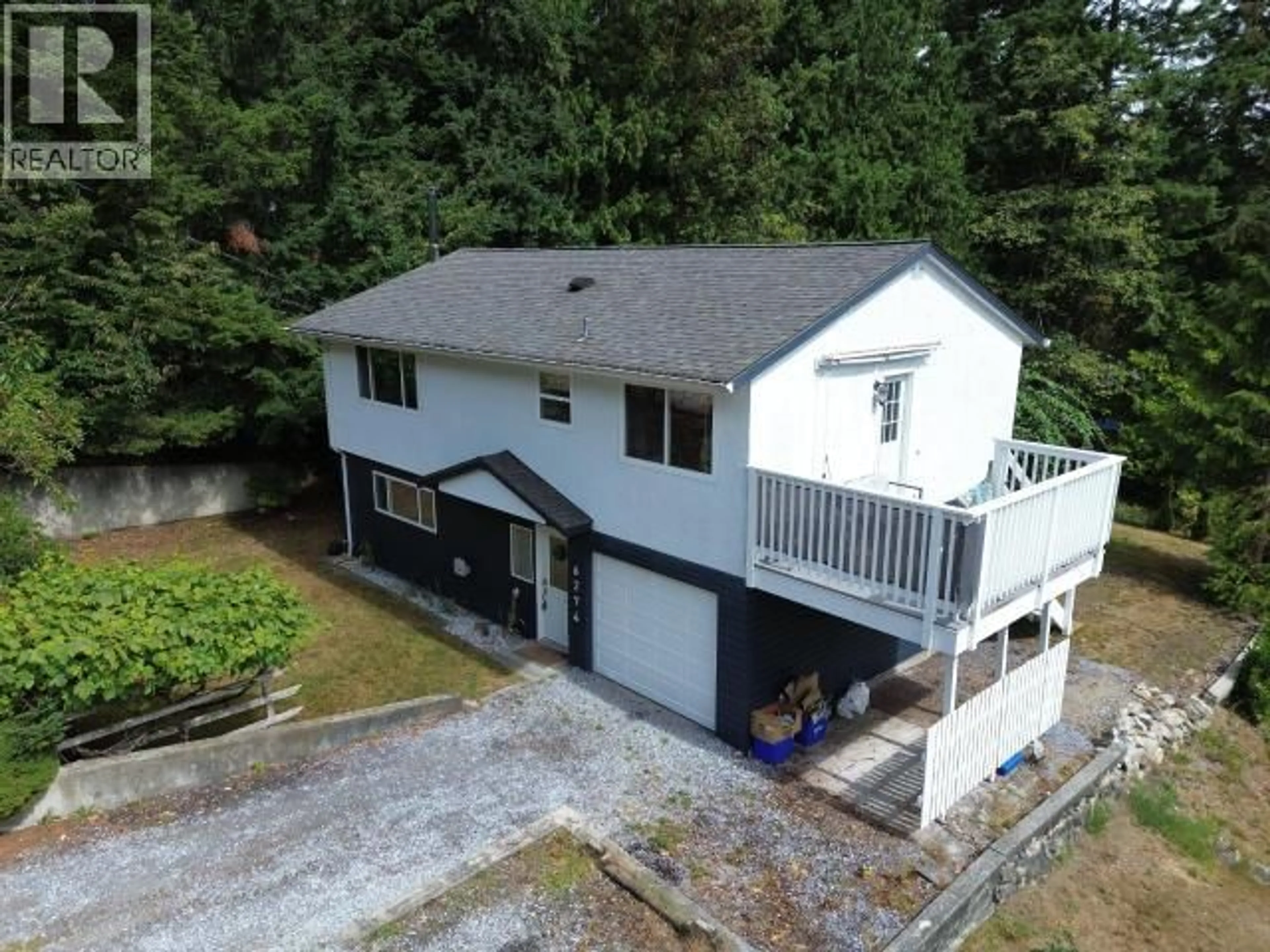 A pic from outside/outdoor area/front of a property/back of a property/a pic from drone, unknown for 6274 CHILCO AVE, Powell River British Columbia V8A4Y6