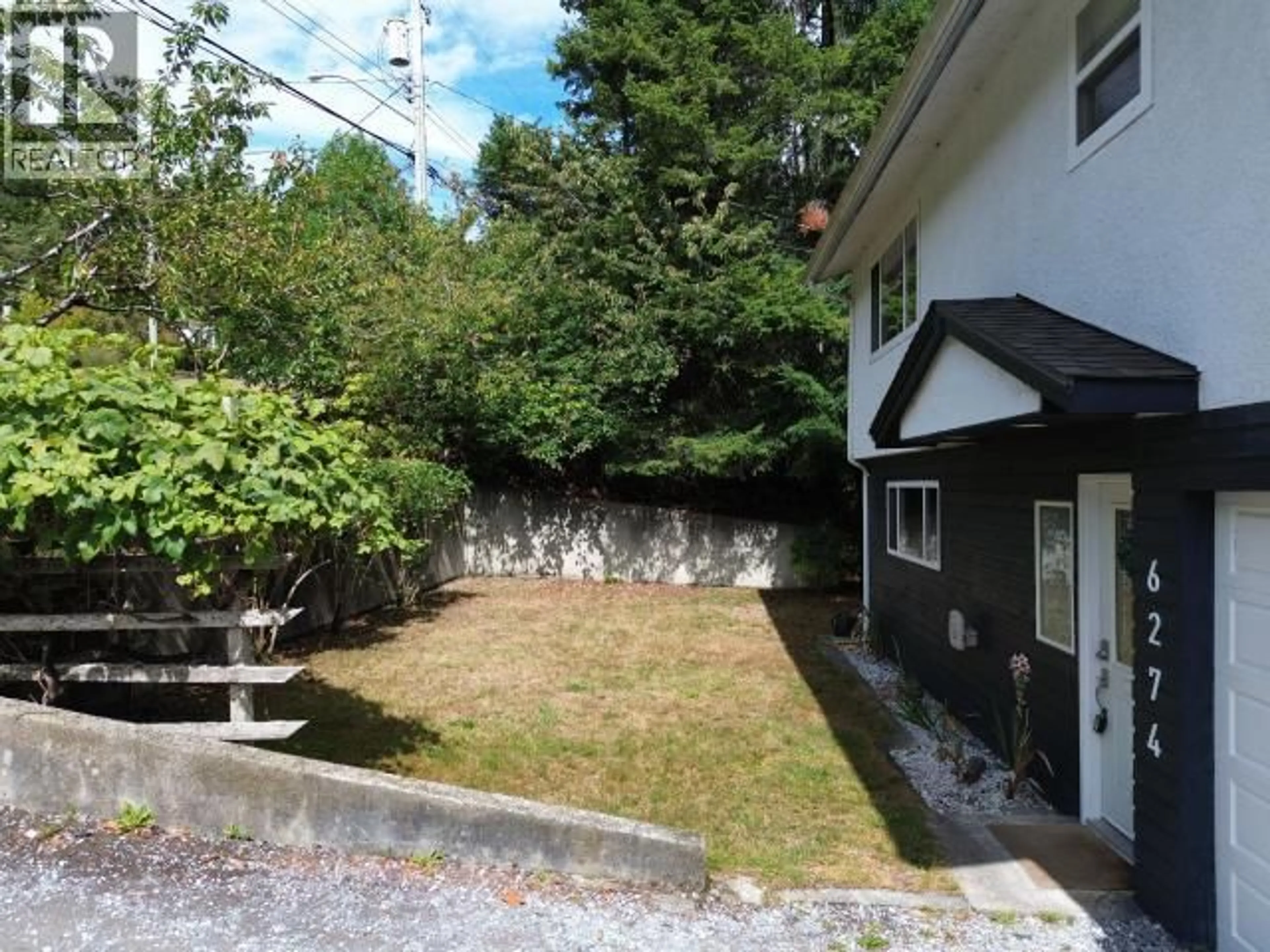 A pic from outside/outdoor area/front of a property/back of a property/a pic from drone, street for 6274 CHILCO AVE, Powell River British Columbia V8A4Y6