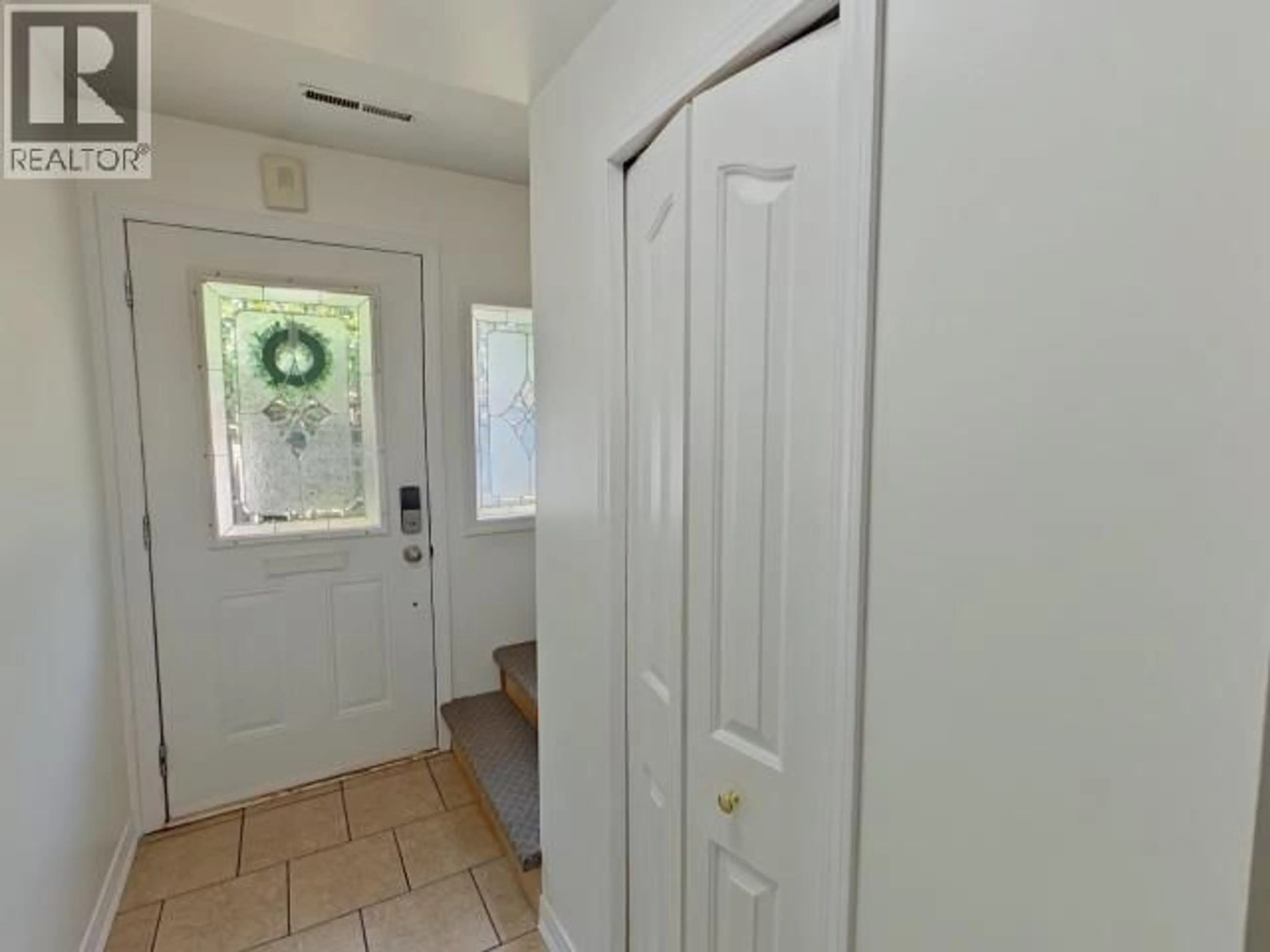 Indoor entryway for 6274 CHILCO AVE, Powell River British Columbia V8A4Y6
