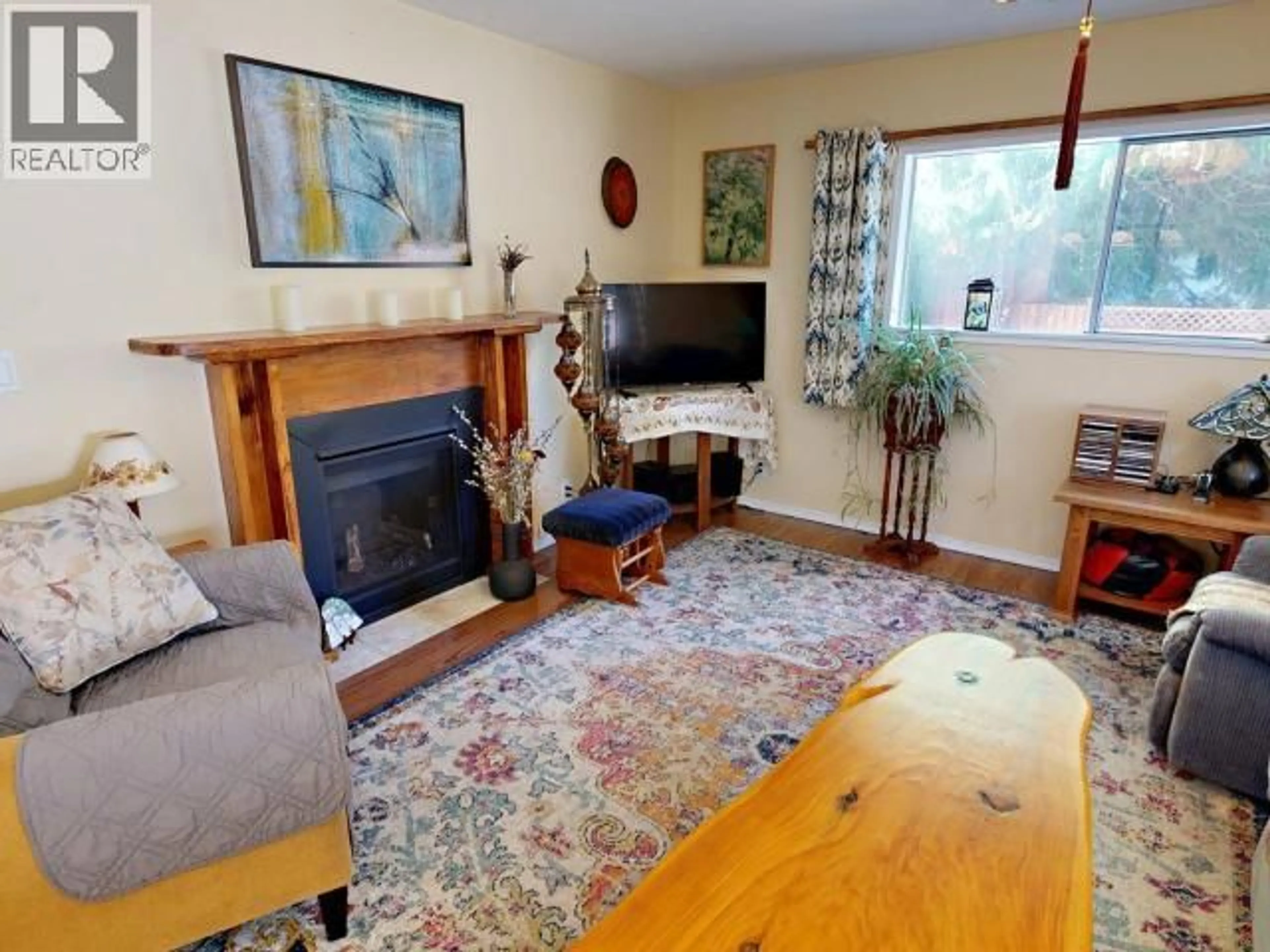 Living room with furniture, unknown for 5836 MOWAT AVE, Powell River British Columbia V8A4C1