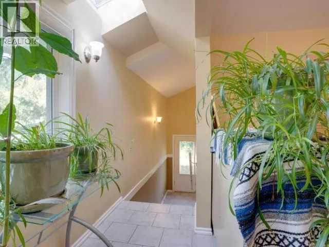 2530 JENKINSON ROAD, Powell River 4