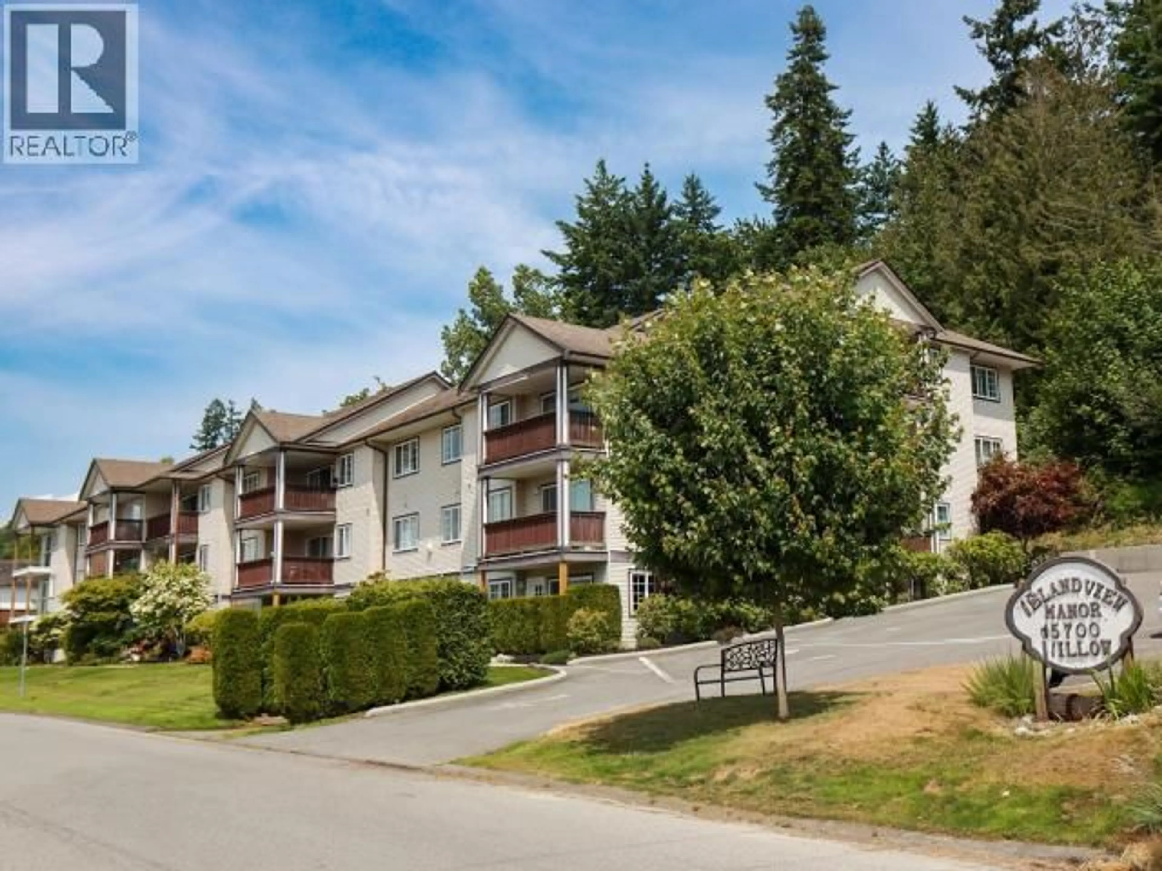 A pic from outside/outdoor area/front of a property/back of a property/a pic from drone, mountain view for 307 - 5700 WILLOW AVE, Powell River British Columbia V8A5T1