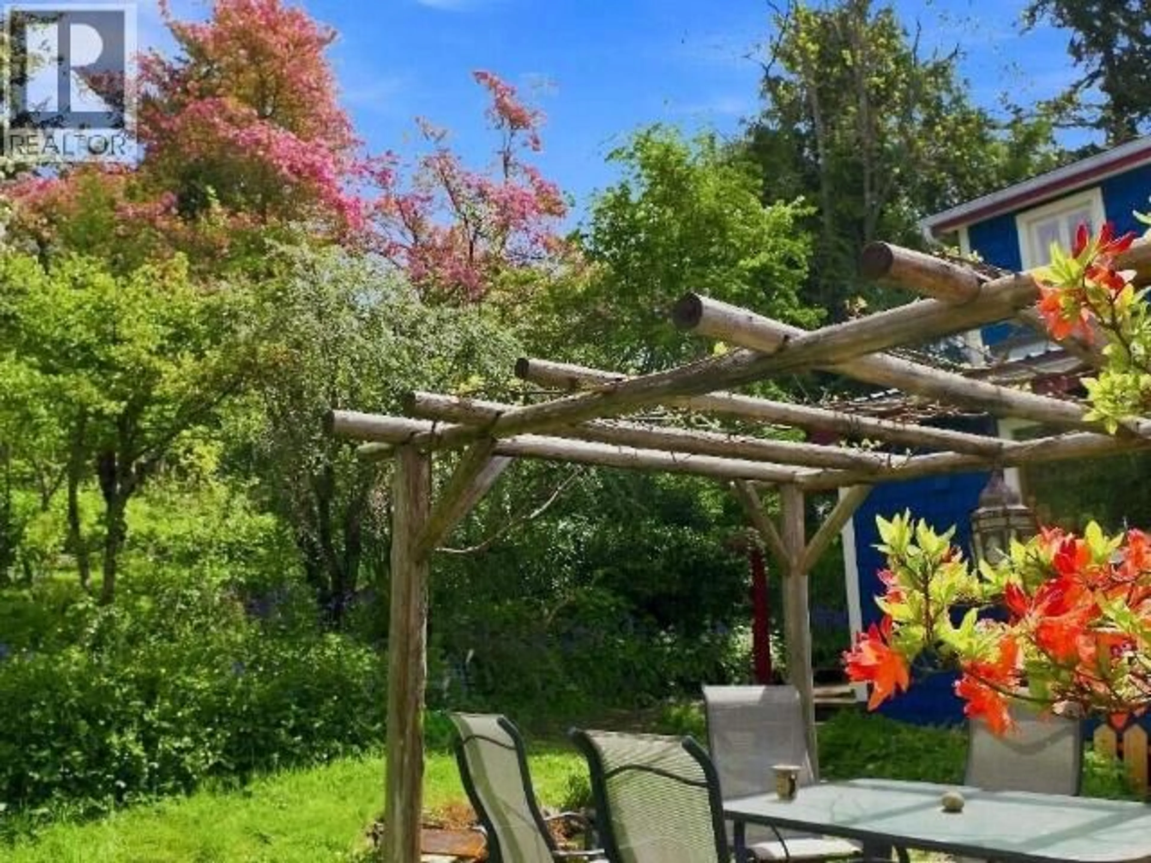 Patio, street for 4598 MARINE AVE, Powell River British Columbia V8A2K6
