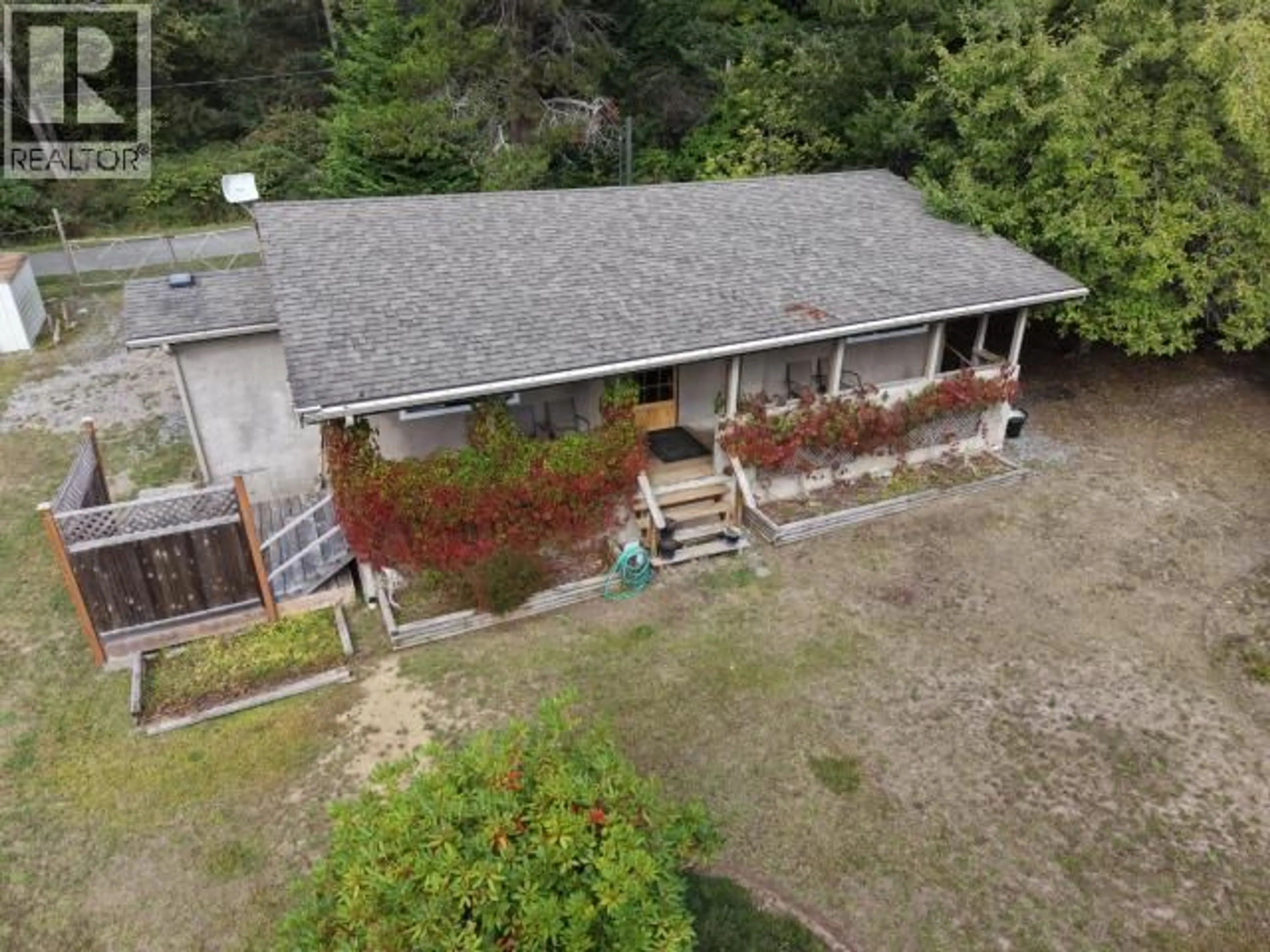 A pic from outside/outdoor area/front of a property/back of a property/a pic from drone, unknown for 3010 OAK STREET, Texada Island British Columbia V0N1W0