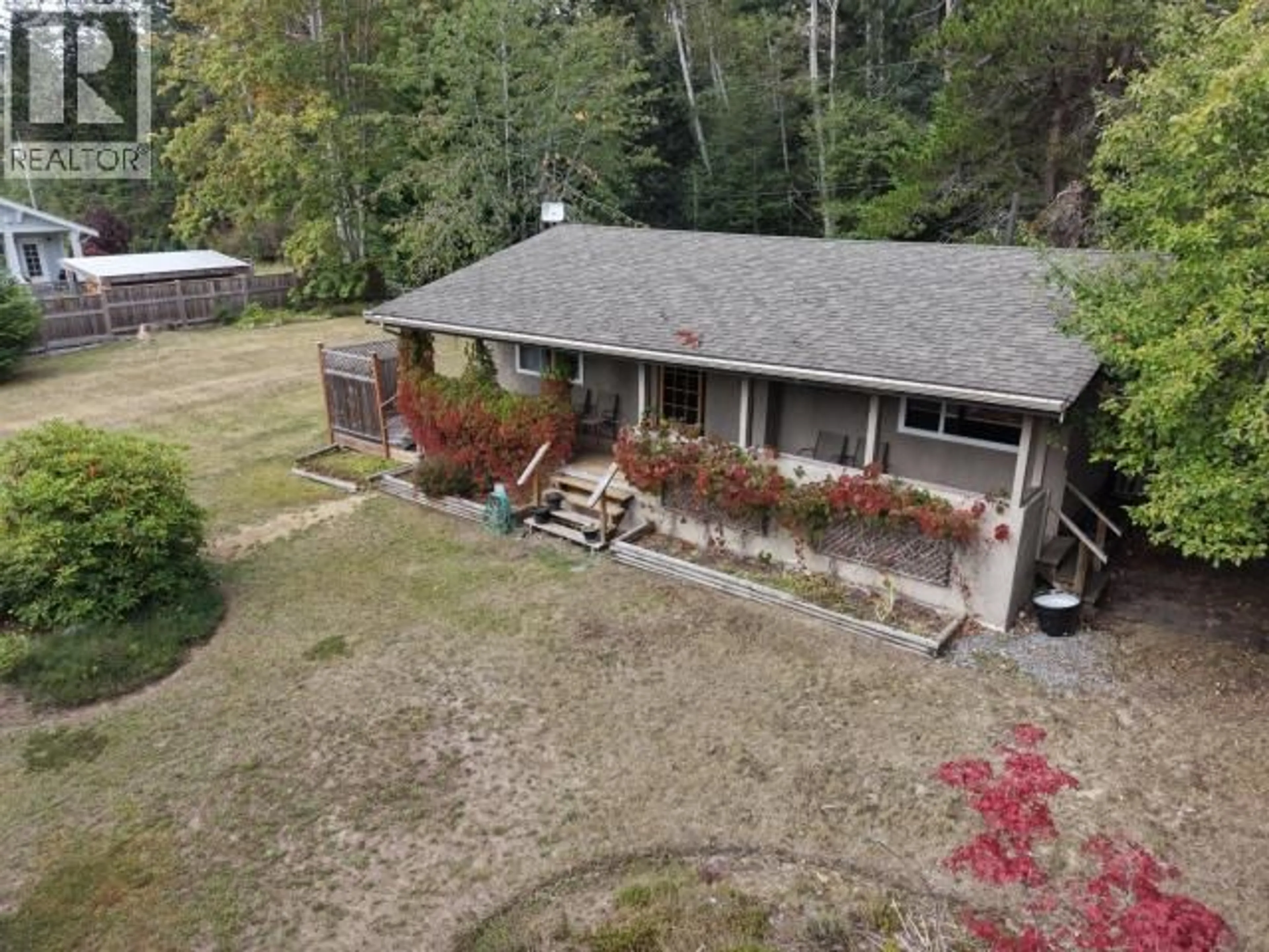 A pic from outside/outdoor area/front of a property/back of a property/a pic from drone, unknown for 3010 OAK STREET, Texada Island British Columbia V0N1W0