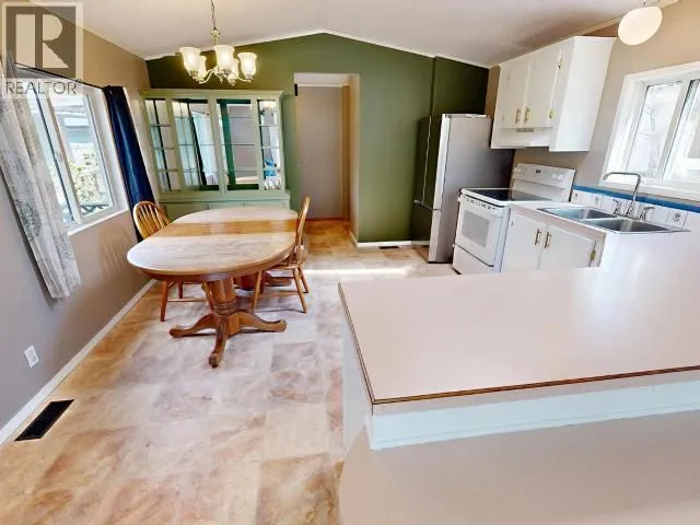 17-9298 WILLIAMS RD, Powell River 5