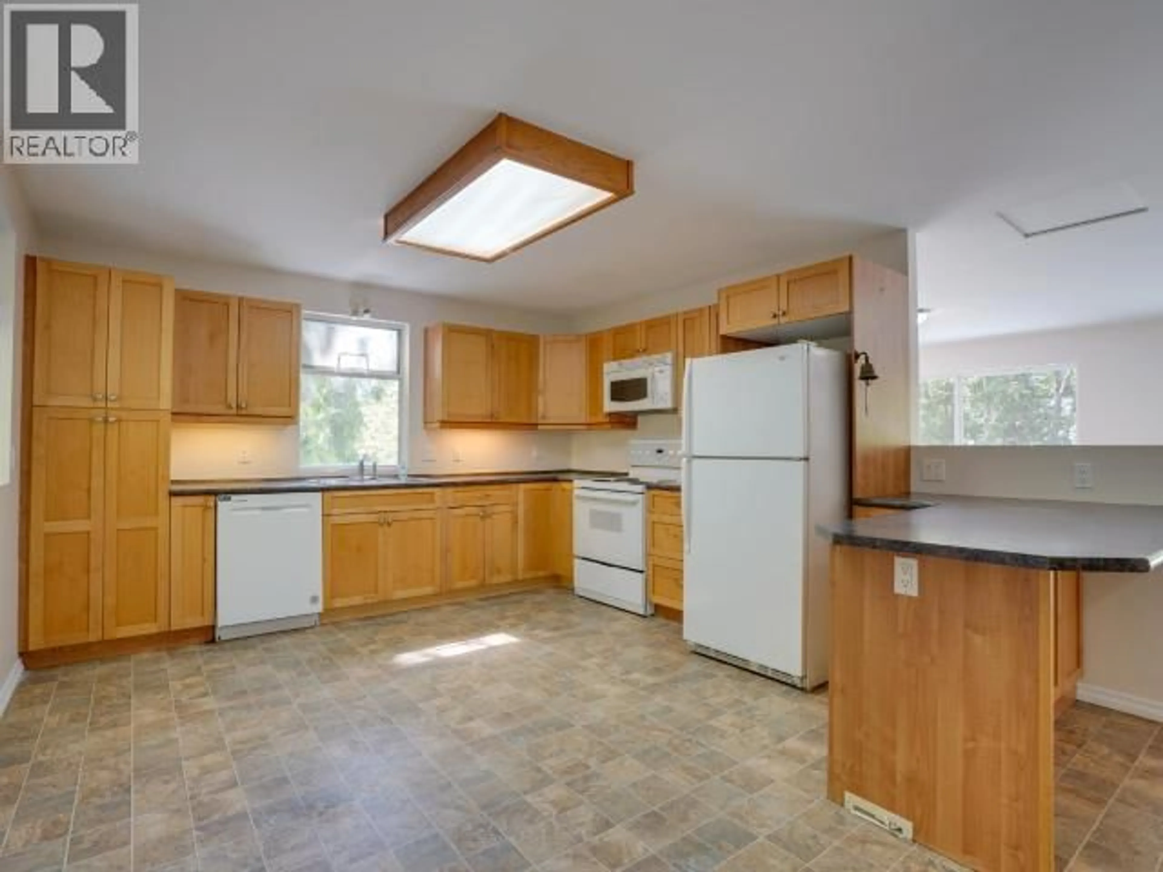 Standard kitchen, unknown for 4070 HIGHWAY 101, Powell River British Columbia V8A4Z3