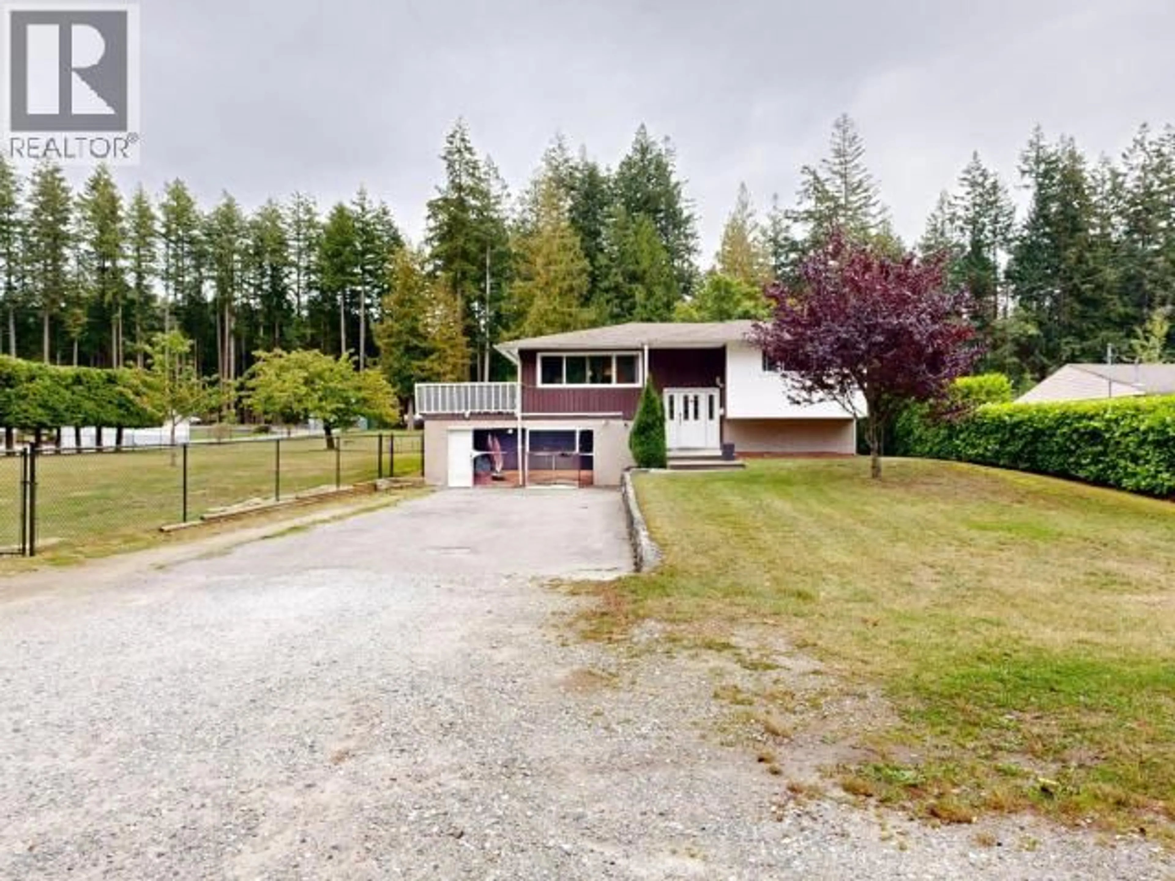 A pic from outside/outdoor area/front of a property/back of a property/a pic from drone, street for 4710 BOWNESS AVE, Powell River British Columbia V8A3S3