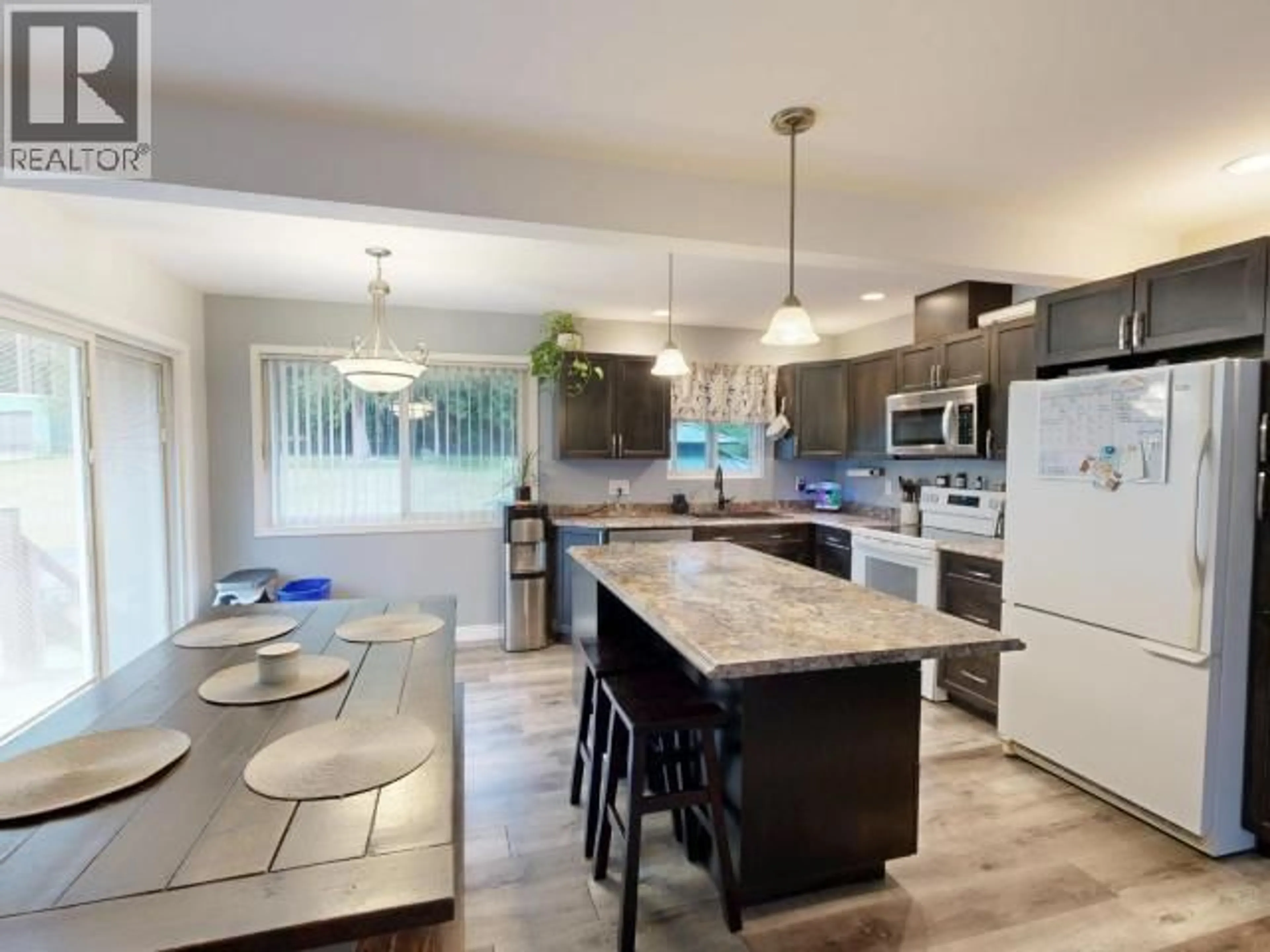 Open concept kitchen, unknown for 4710 BOWNESS AVE, Powell River British Columbia V8A3S3