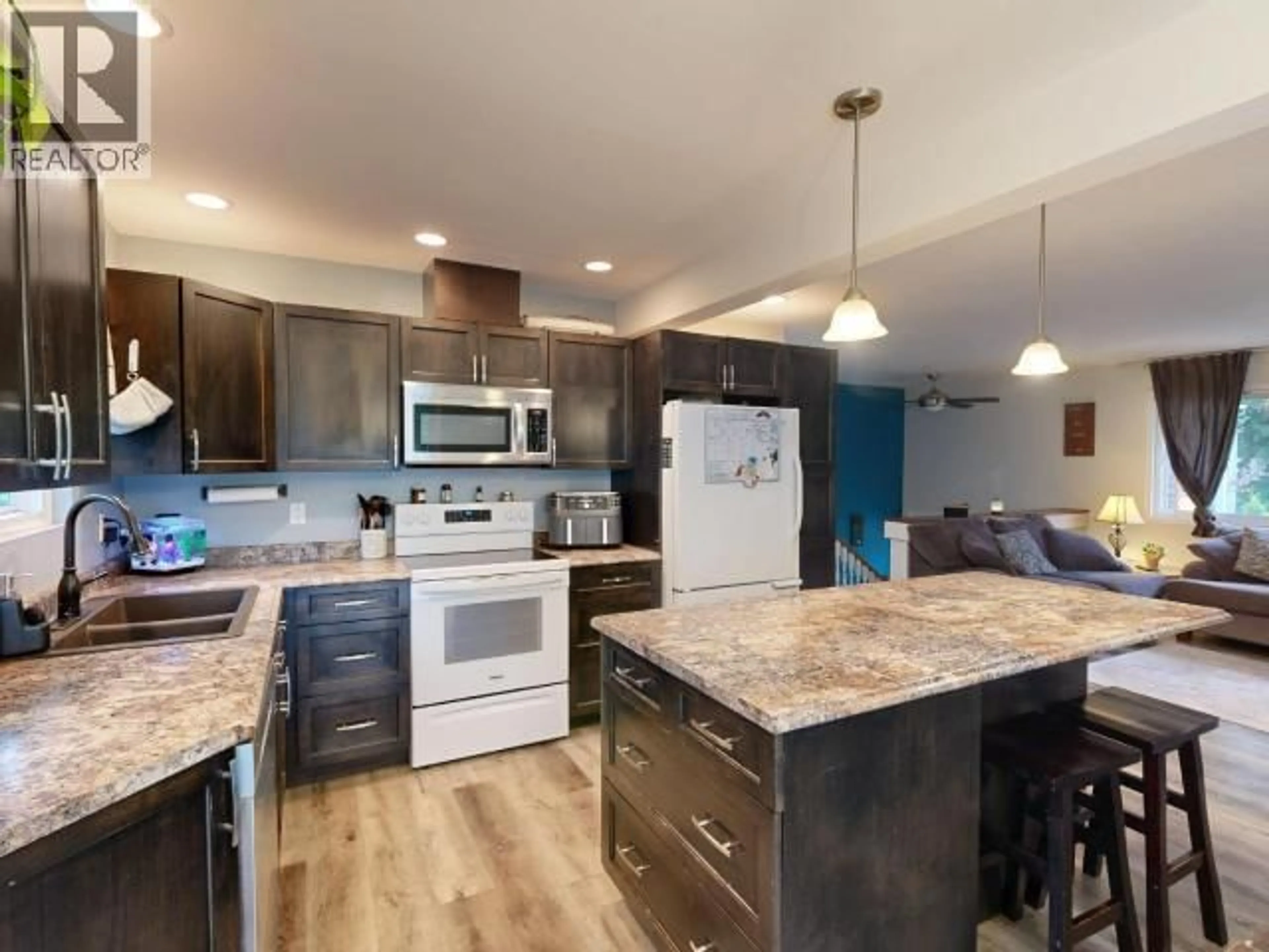 Open concept kitchen, unknown for 4710 BOWNESS AVE, Powell River British Columbia V8A3S3
