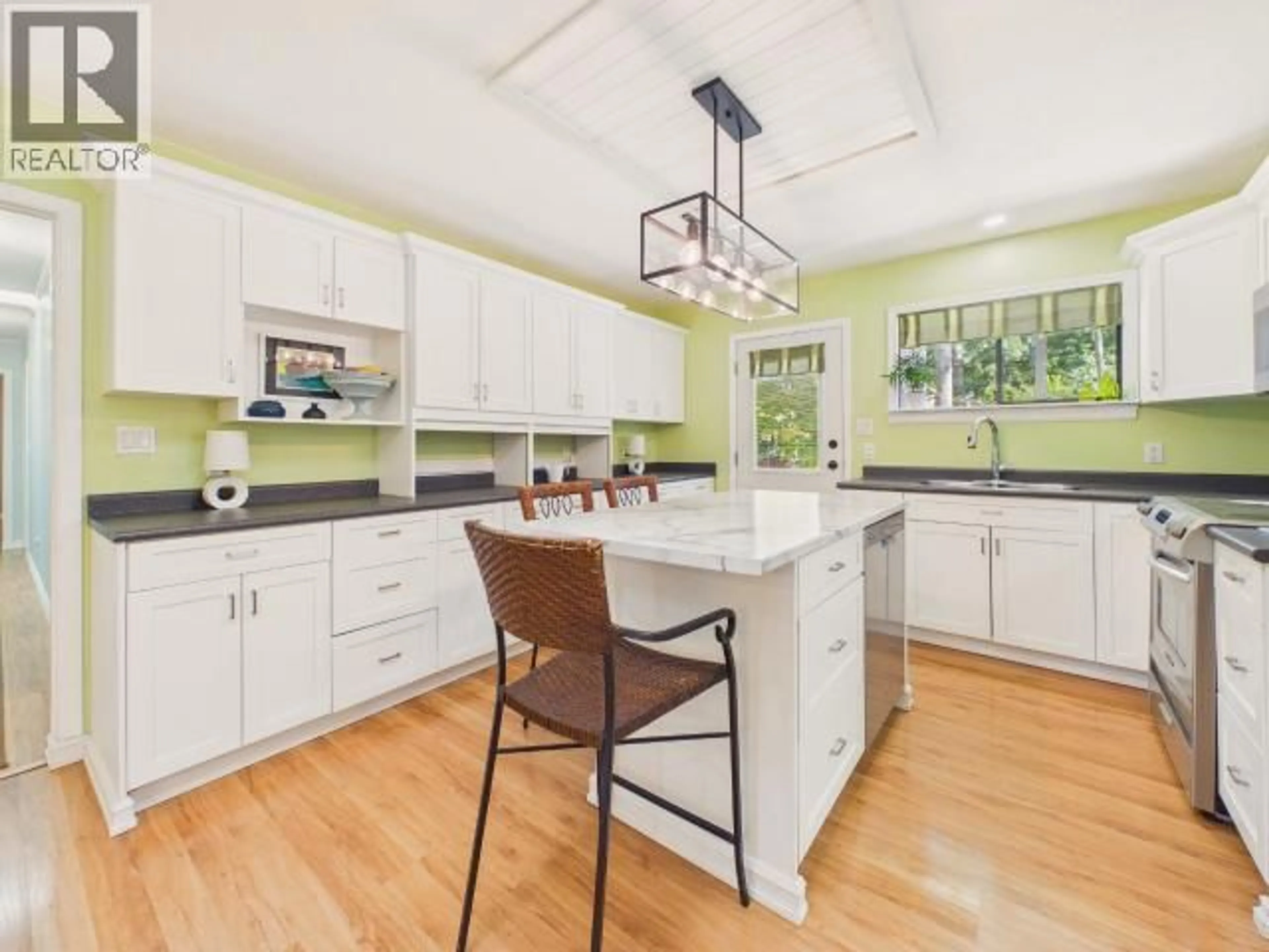 Open concept kitchen, unknown for 11070 HIGHWAY 101, Powell River British Columbia V8A0L5