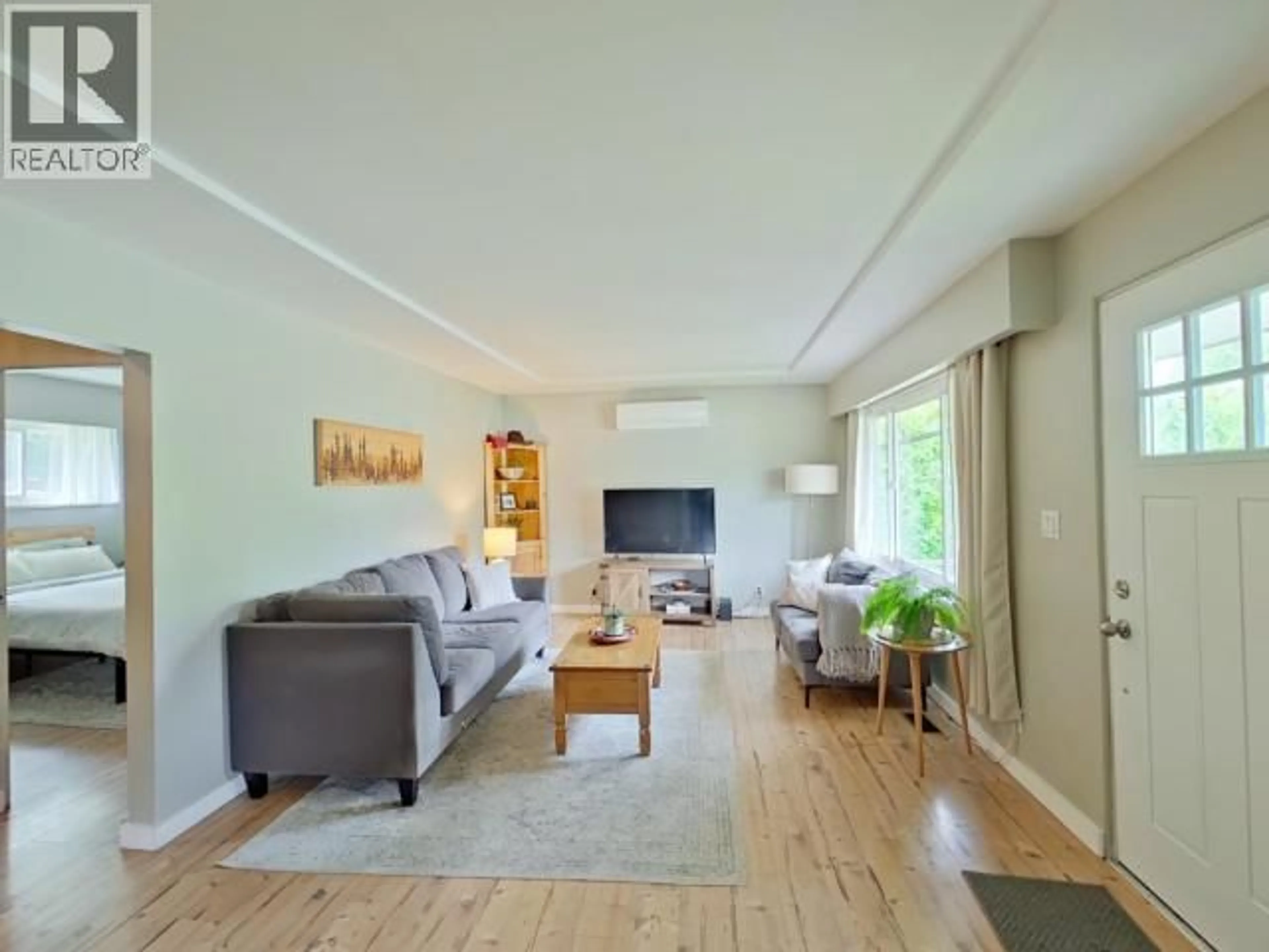 Living room with furniture, unknown for 6856 DRAKE STREET, Powell River British Columbia V8A3Y1