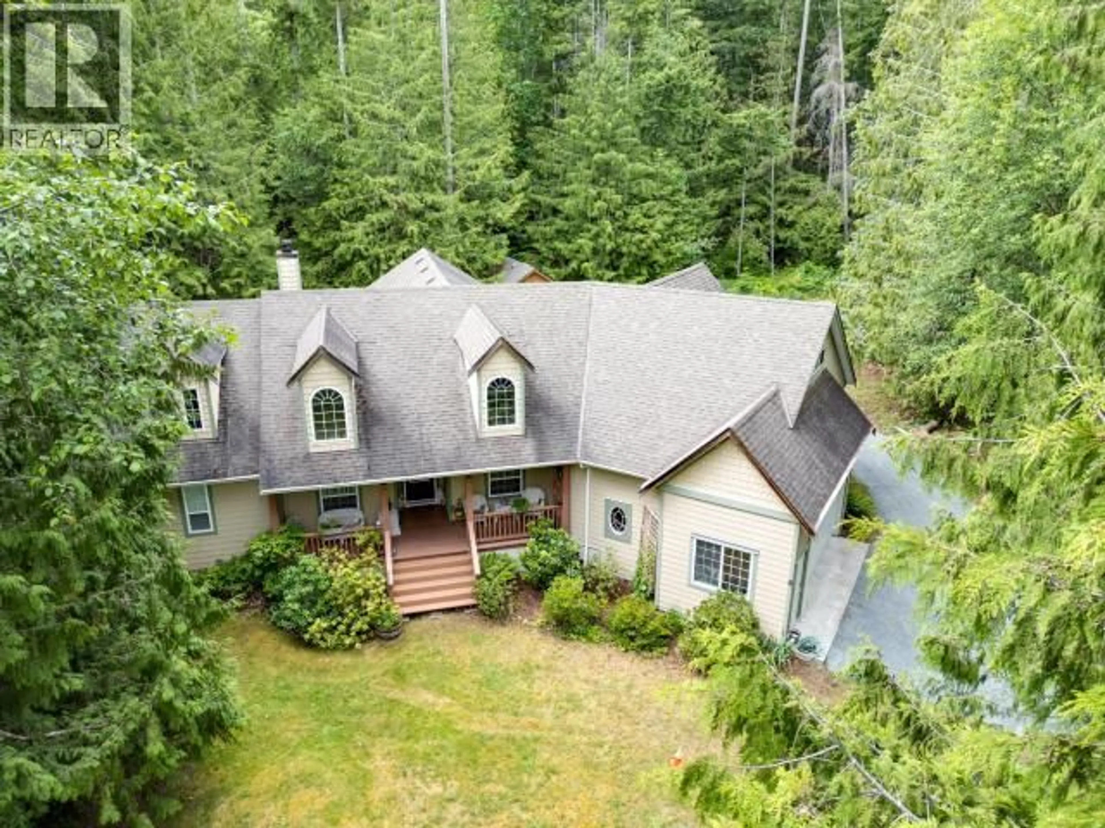 A pic from outside/outdoor area/front of a property/back of a property/a pic from drone, unknown for 3067 SOUTHILL ROAD, Powell River British Columbia V8A0R4