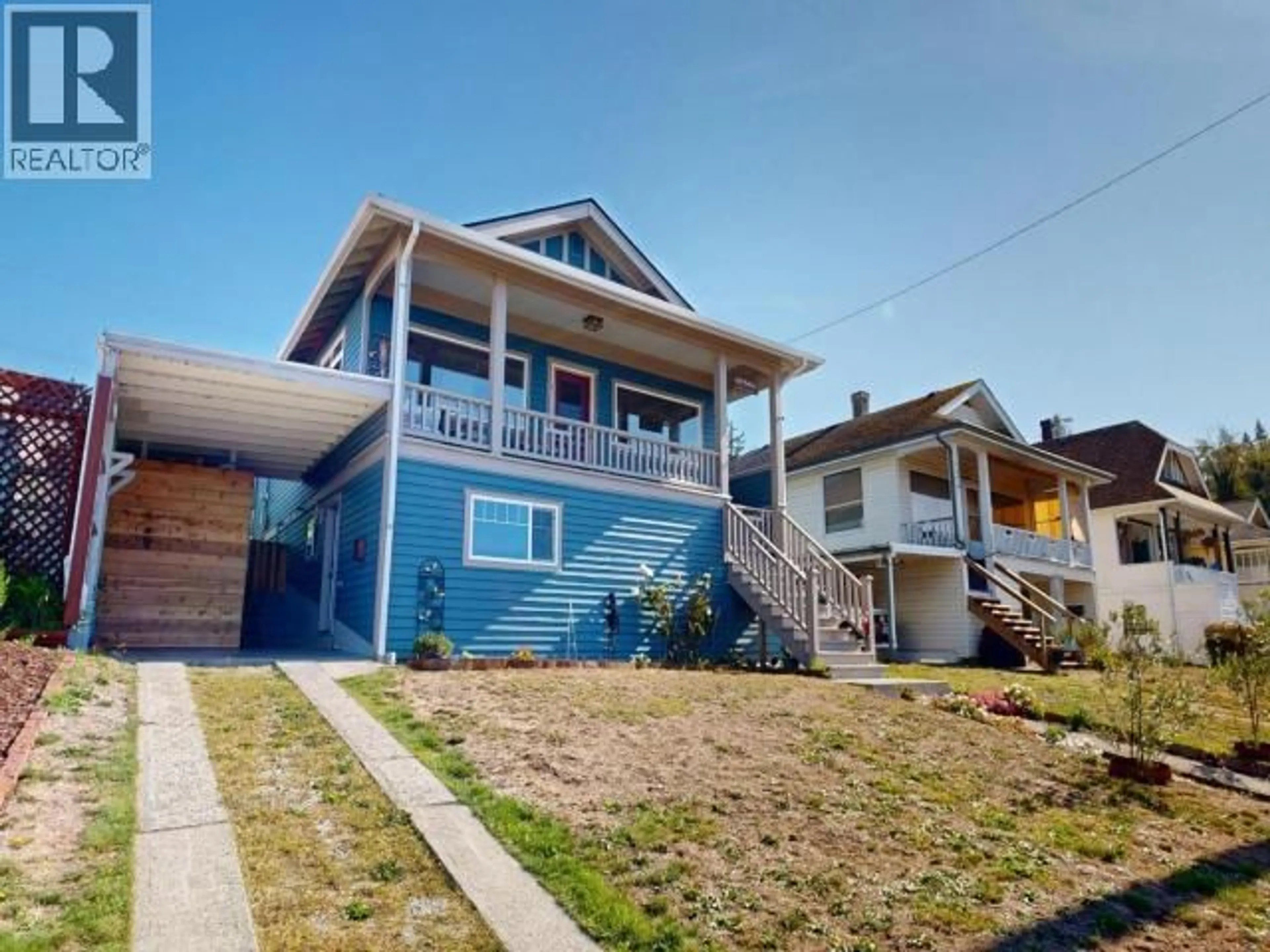 Home with vinyl exterior material, street for 5374 LARCH AVE, Powell River British Columbia V8A4M5
